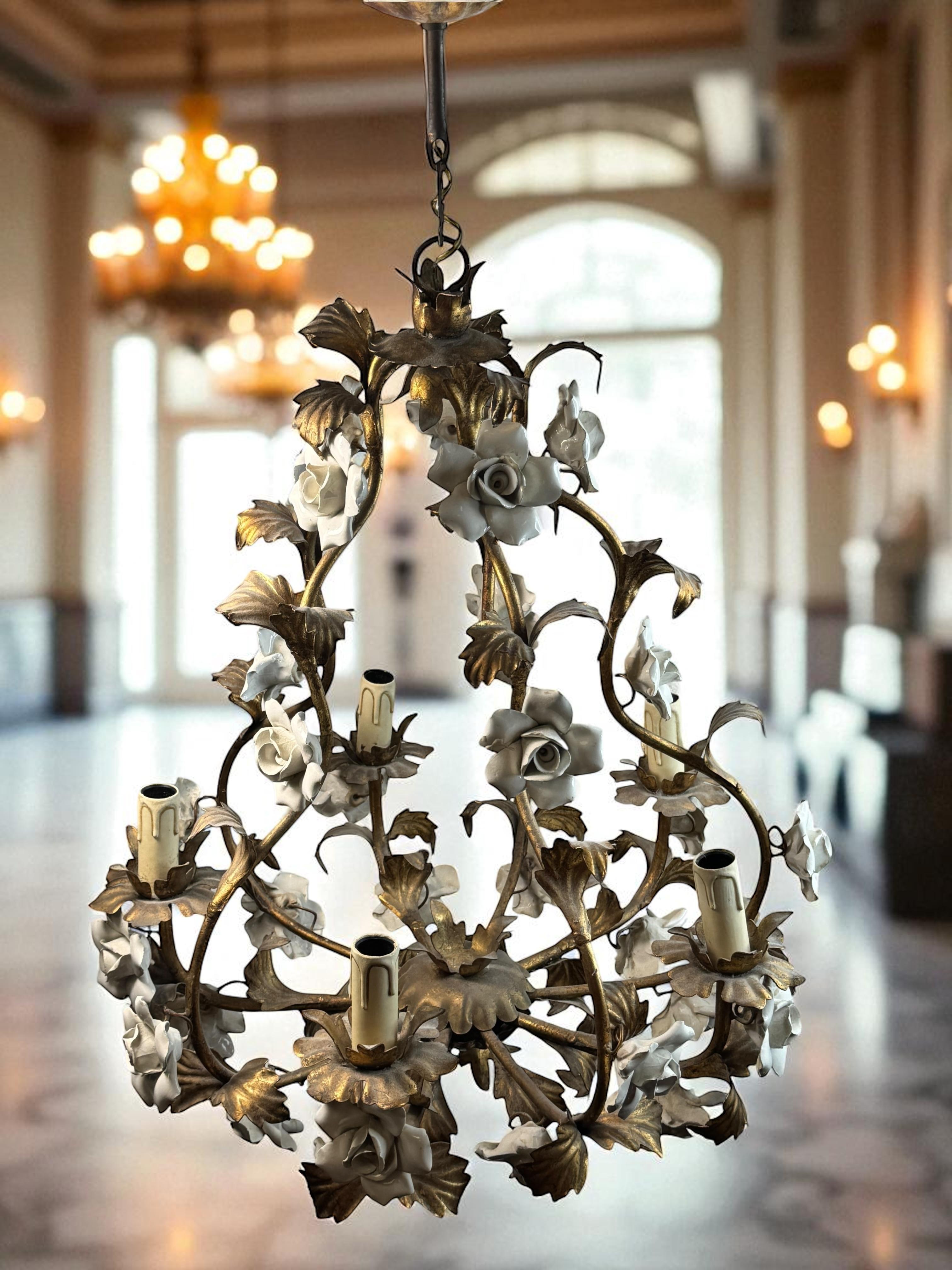 Lustre à 5 branches en céramique et doré Hollywood Regency 1940 en vente 9