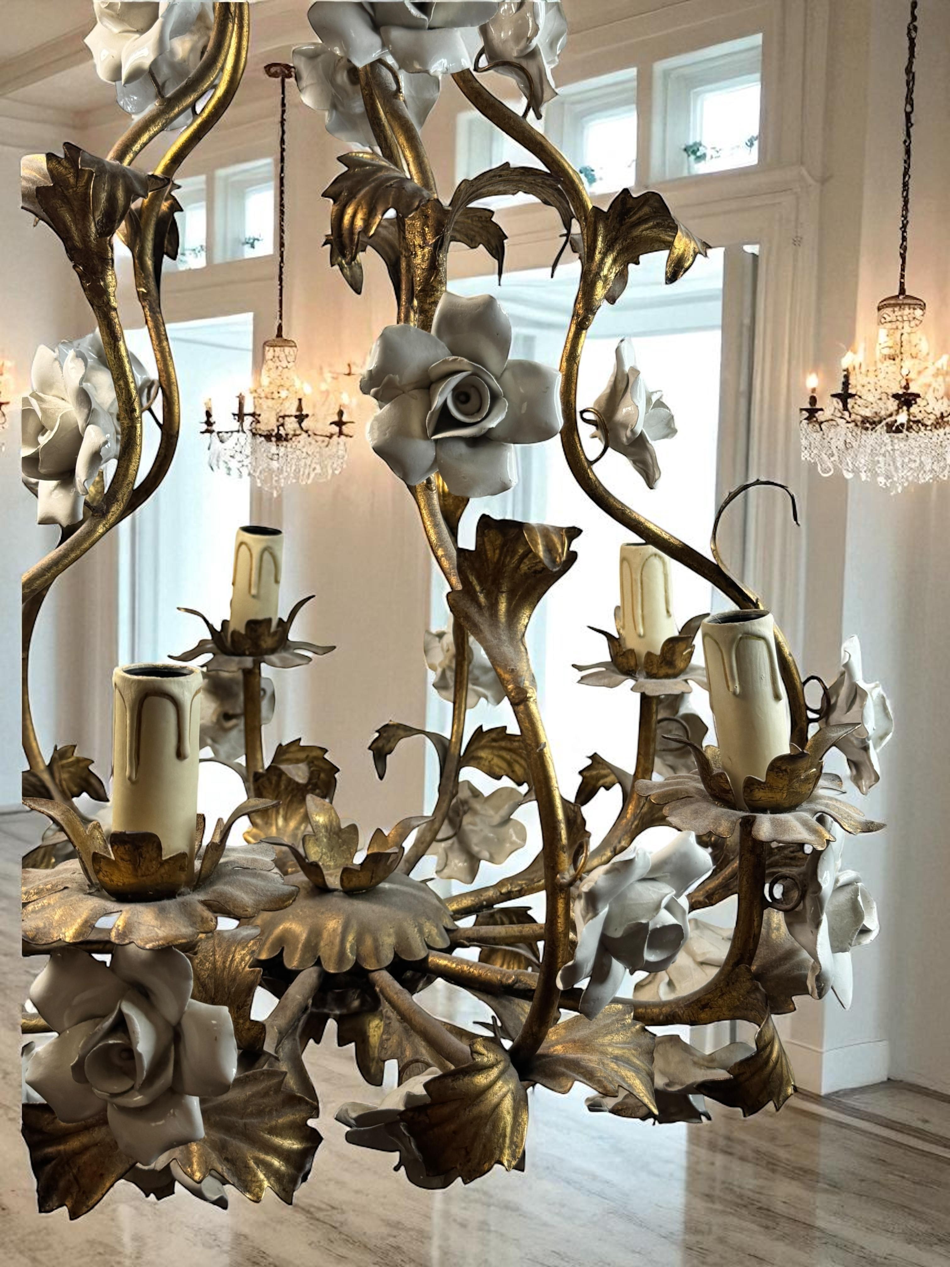 Lustre à 5 branches en céramique et doré Hollywood Regency 1940 en vente 10