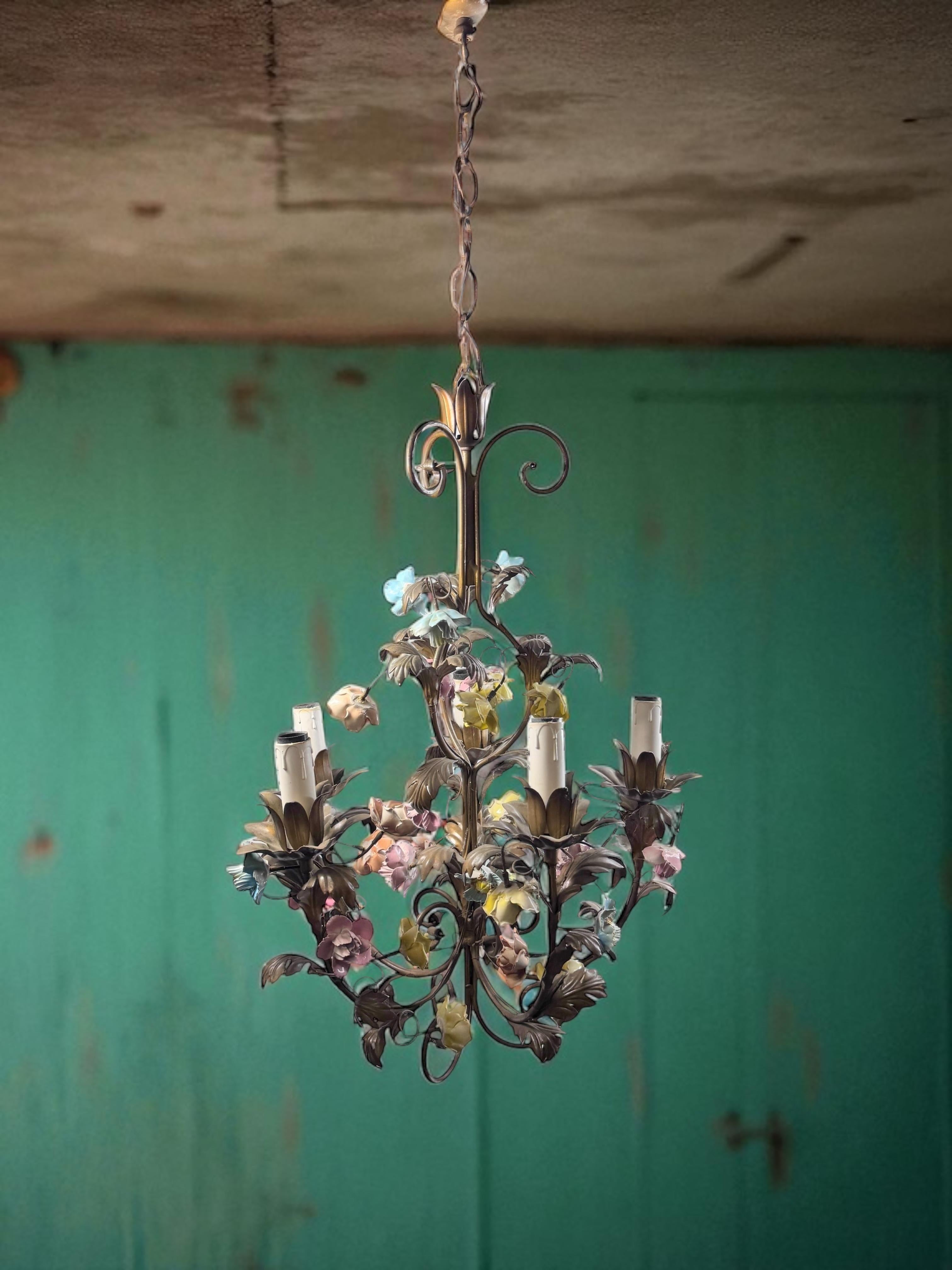5 Light Italian Gilt, Ceramic Rose Flower Tole Chandelier Hollywood Regency 1940 For Sale 12