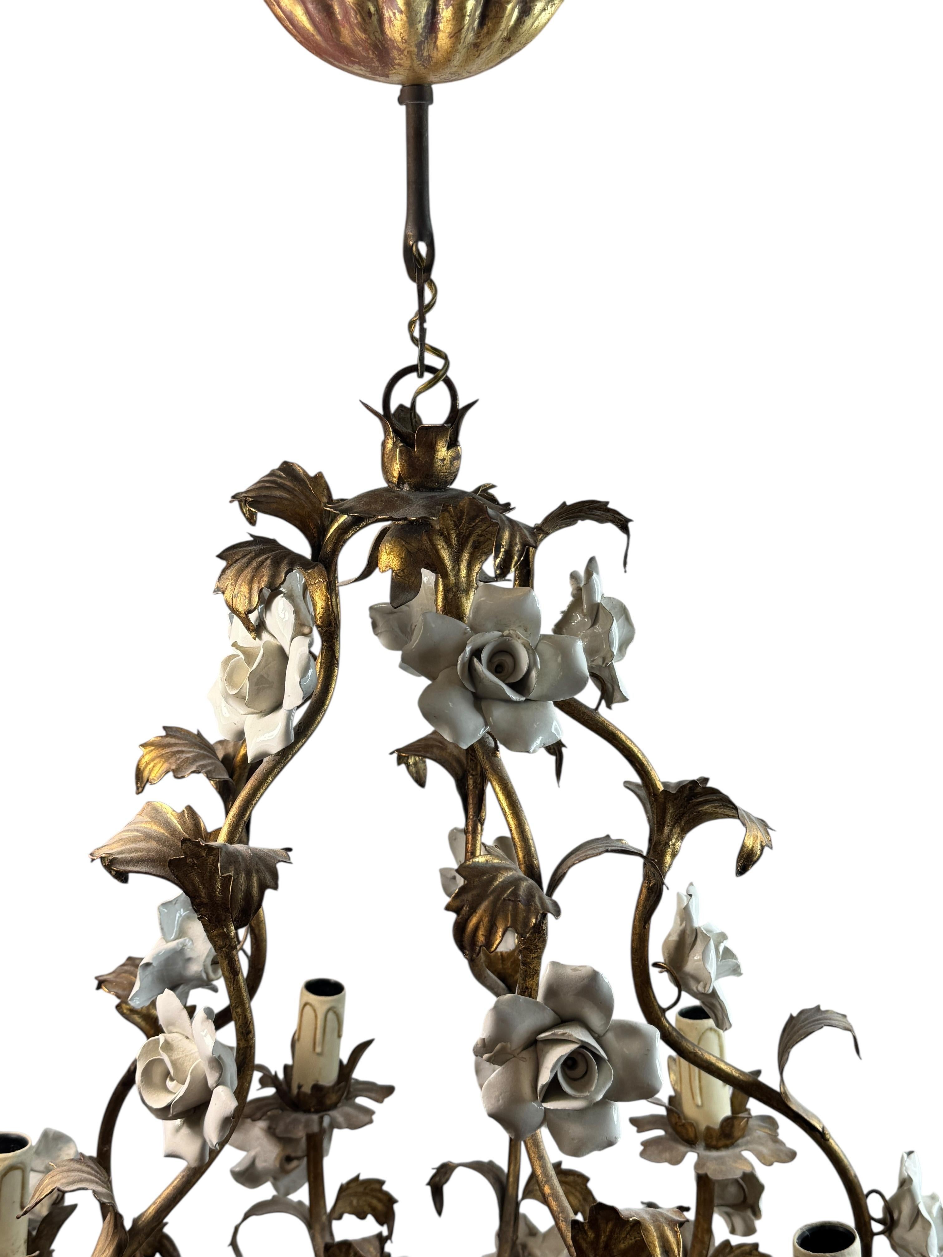 Lustre à 5 branches en céramique et doré Hollywood Regency 1940 en vente 2