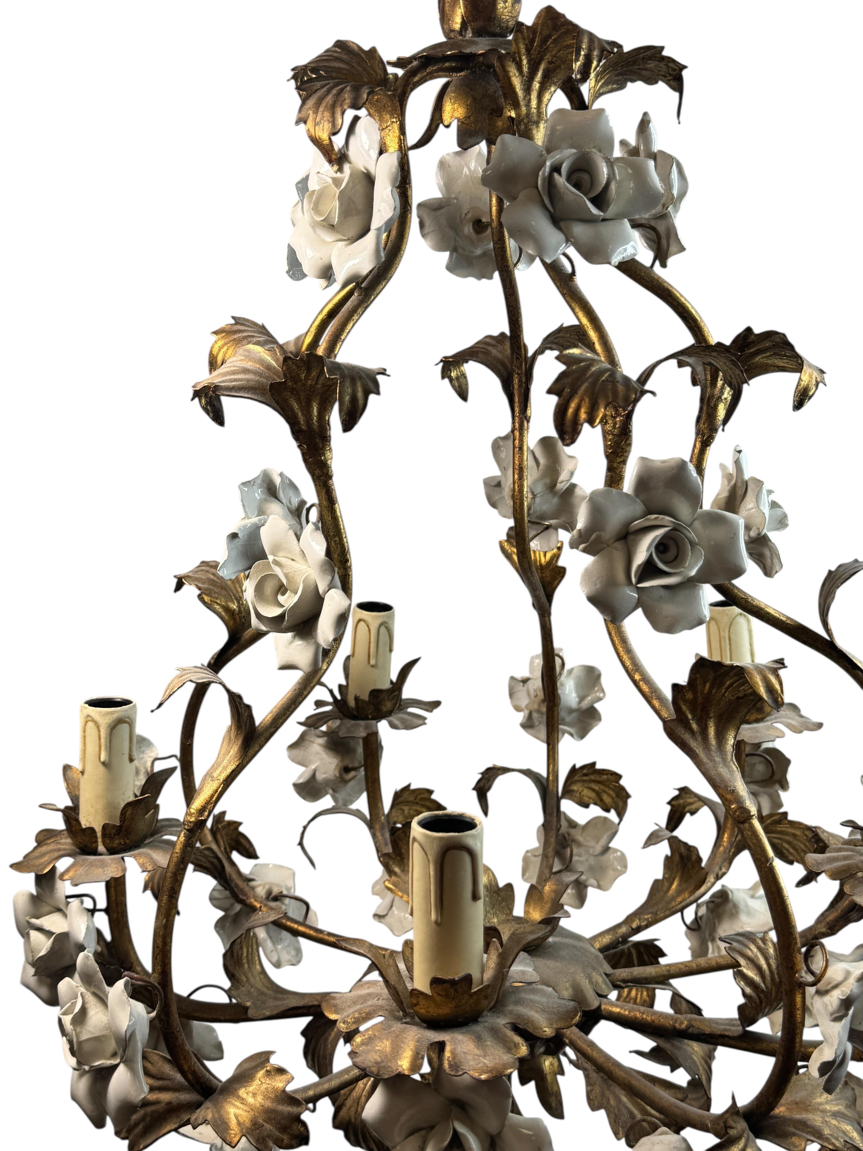 Lustre à 5 branches en céramique et doré Hollywood Regency 1940 en vente 3
