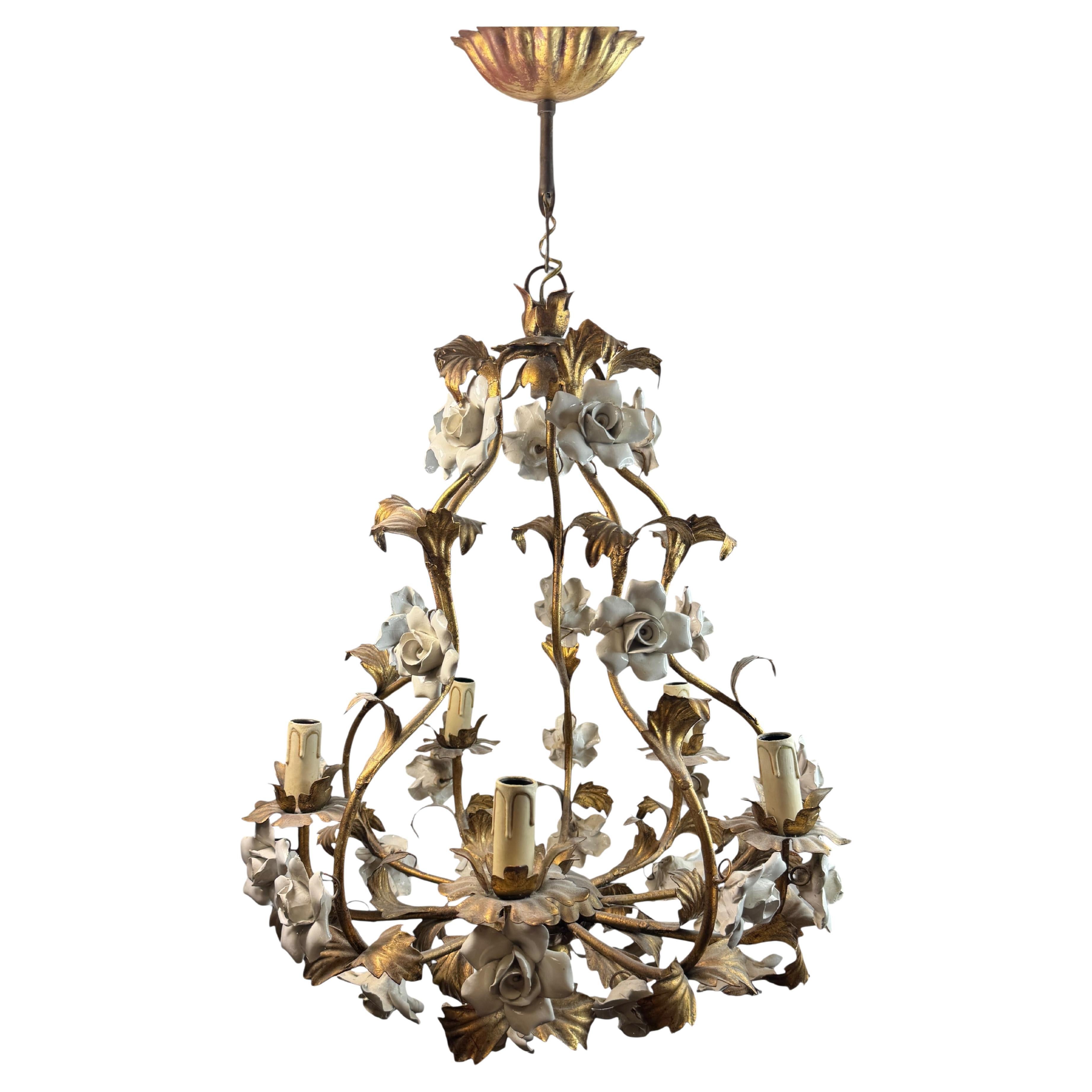 Lustre à 5 branches en céramique et doré Hollywood Regency 1940 en vente