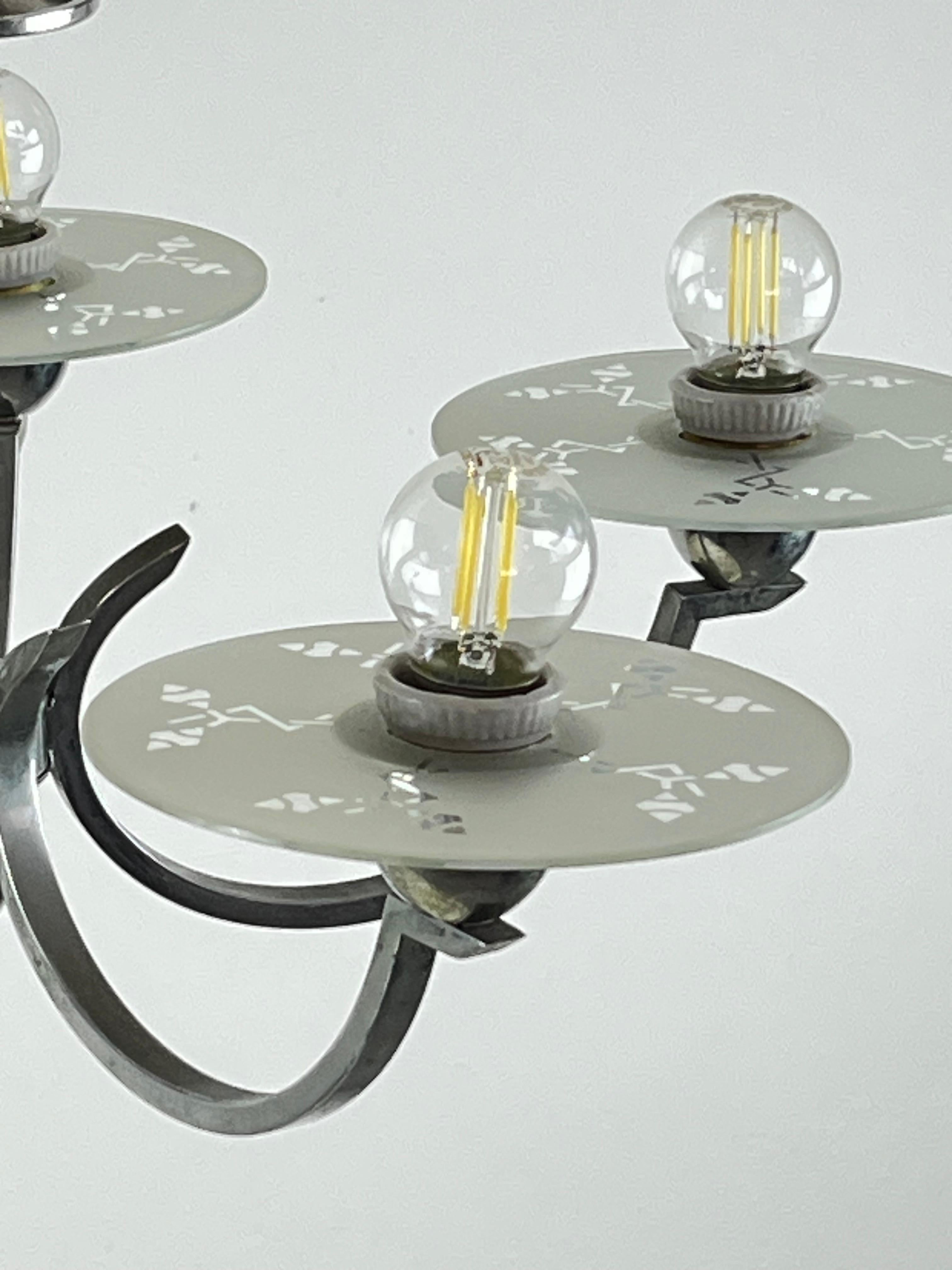 Metà XX secolo Lampadario a 5 luci in metallo e vetro, Italia, anni '40 in vendita