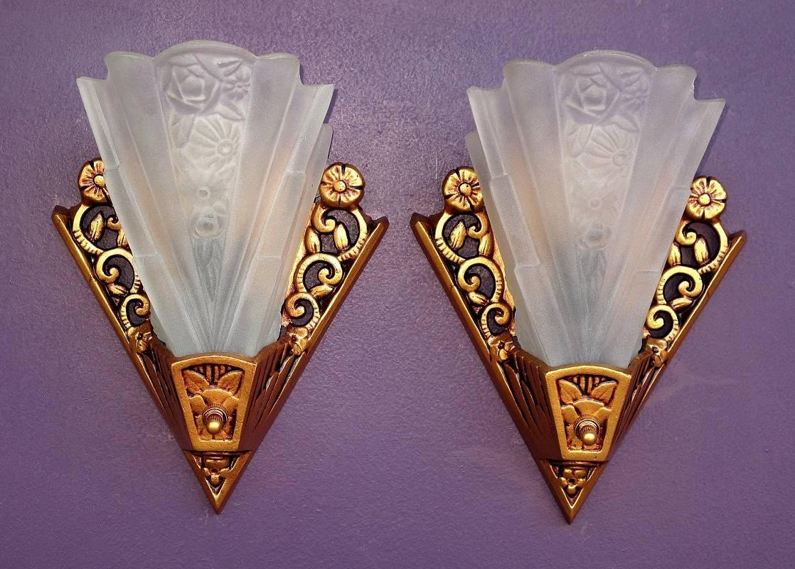 5 Lightolier Art Deco Bungalow Wall Sconces with Vintage Slip Shades In Good Condition For Sale In Prescott, AZ
