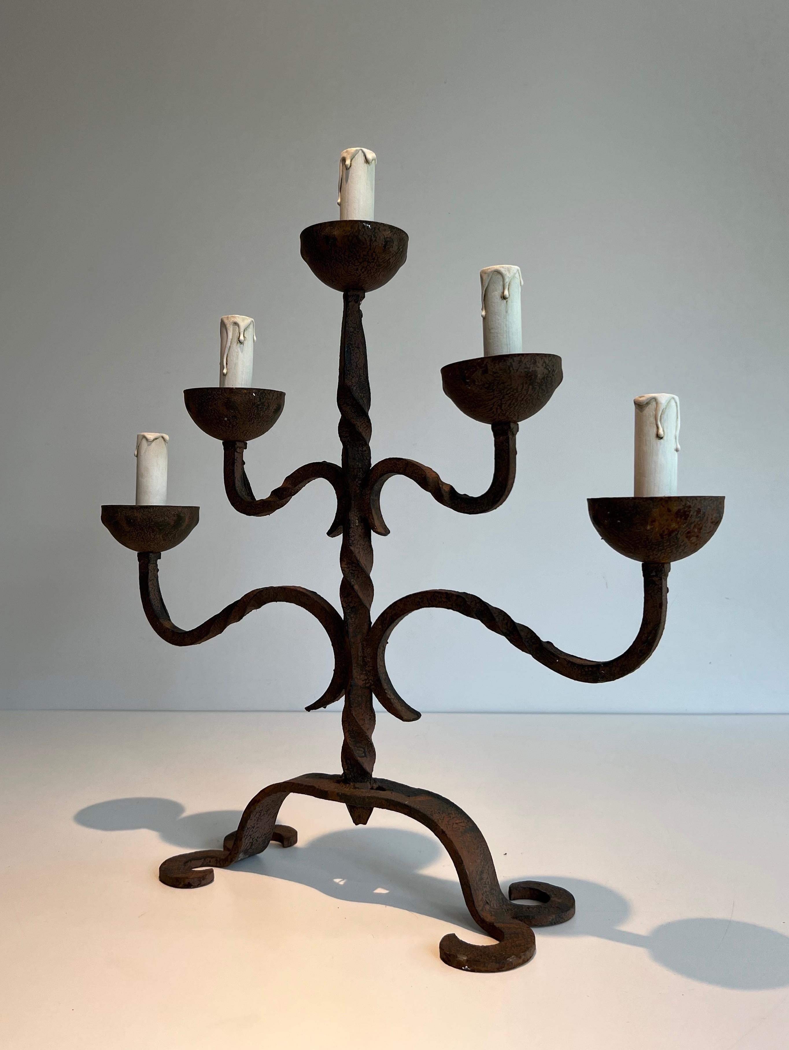 Chandelier en fer forgé à 5 lumières en vente 6