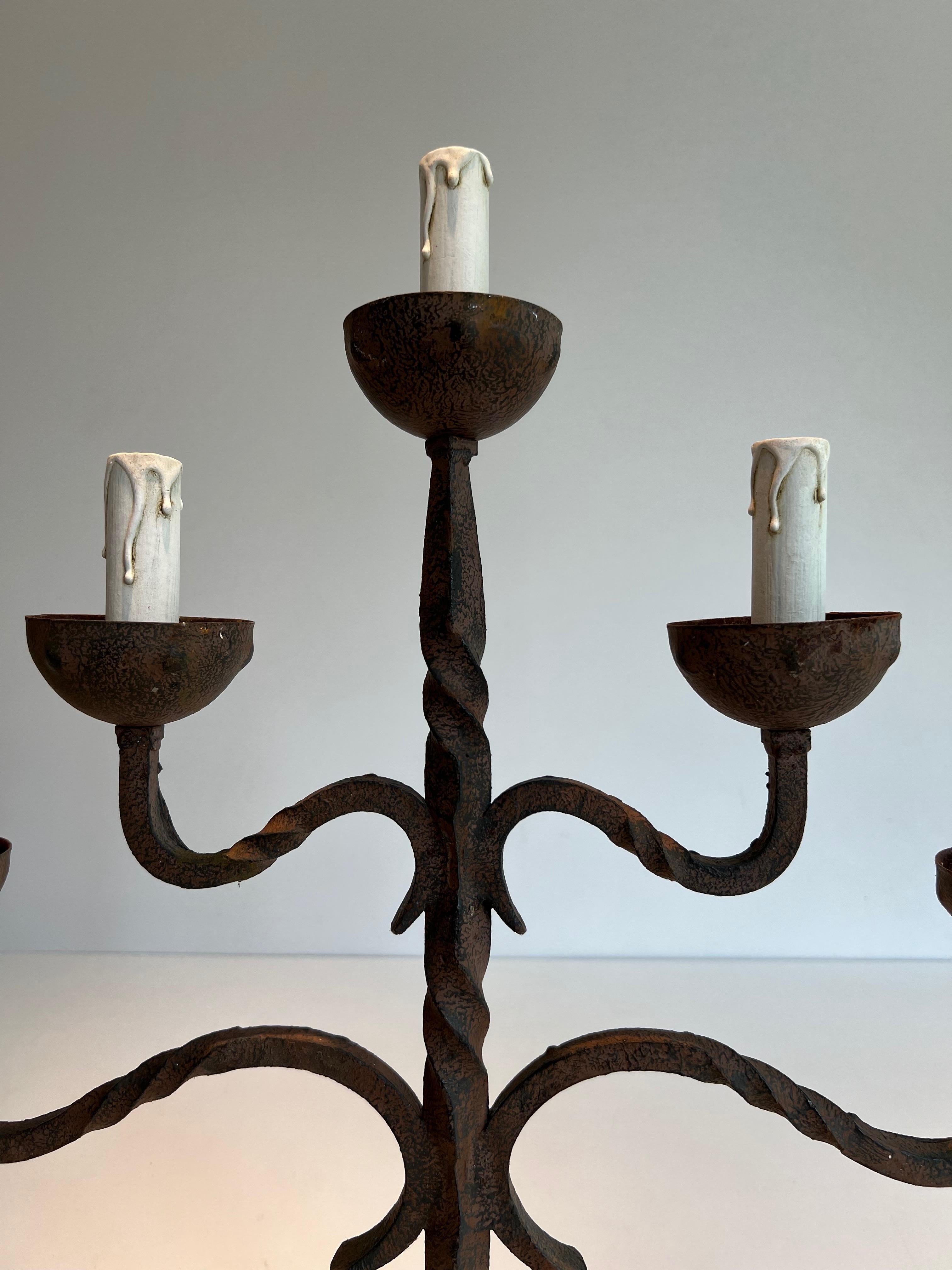 Chandelier en fer forgé à 5 lumières en vente 7