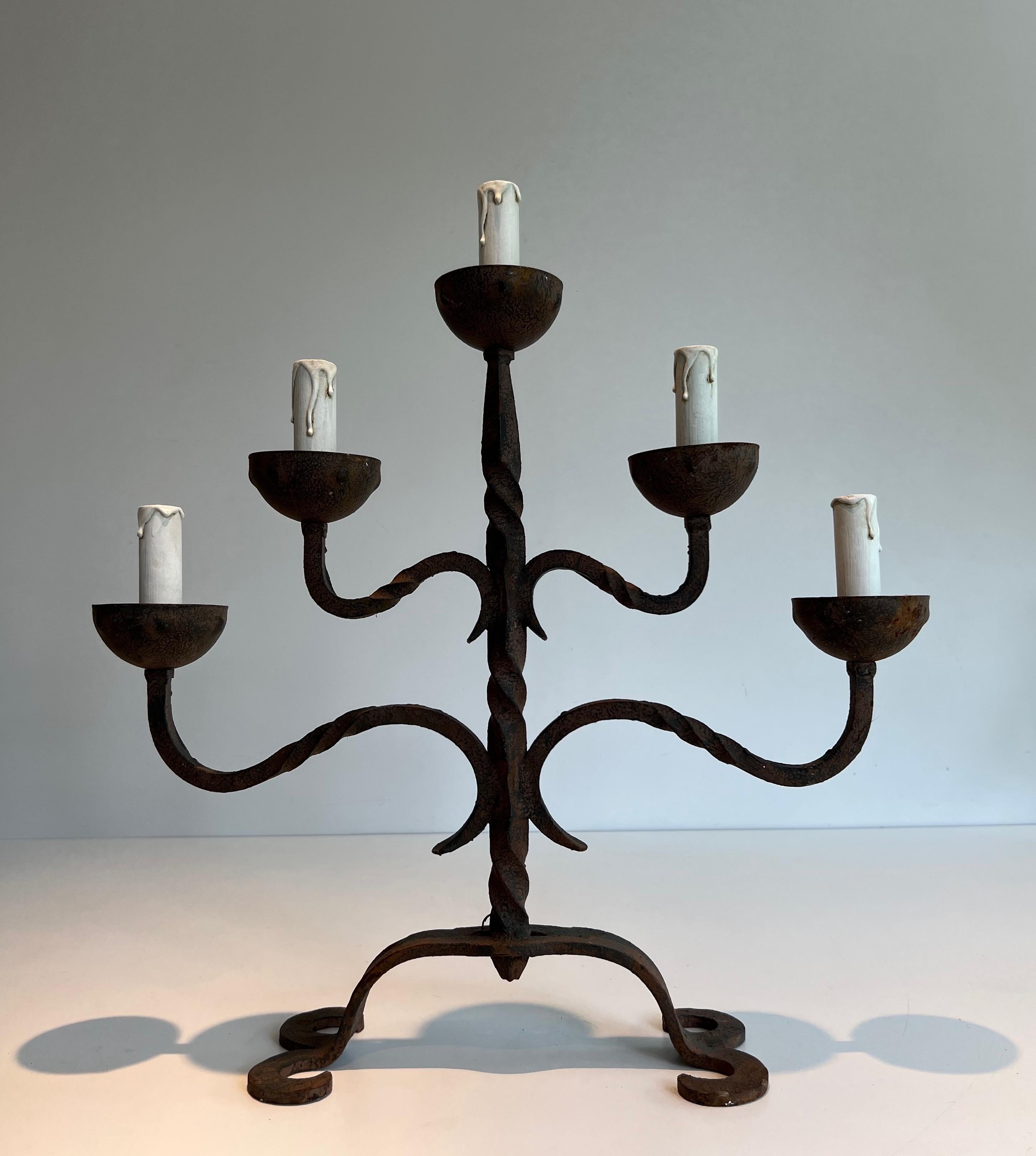 Chandelier en fer forgé à 5 lumières en vente 8