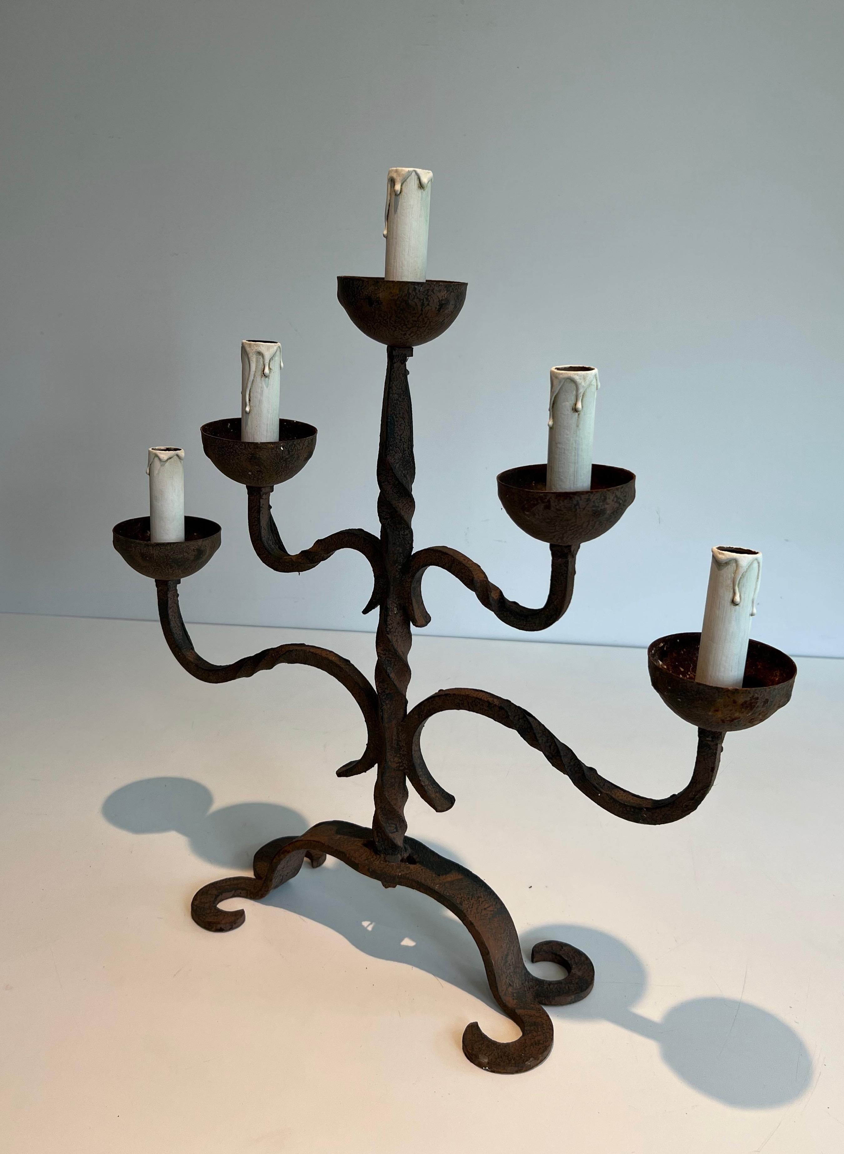 Chandelier en fer forgé à 5 lumières en vente 9