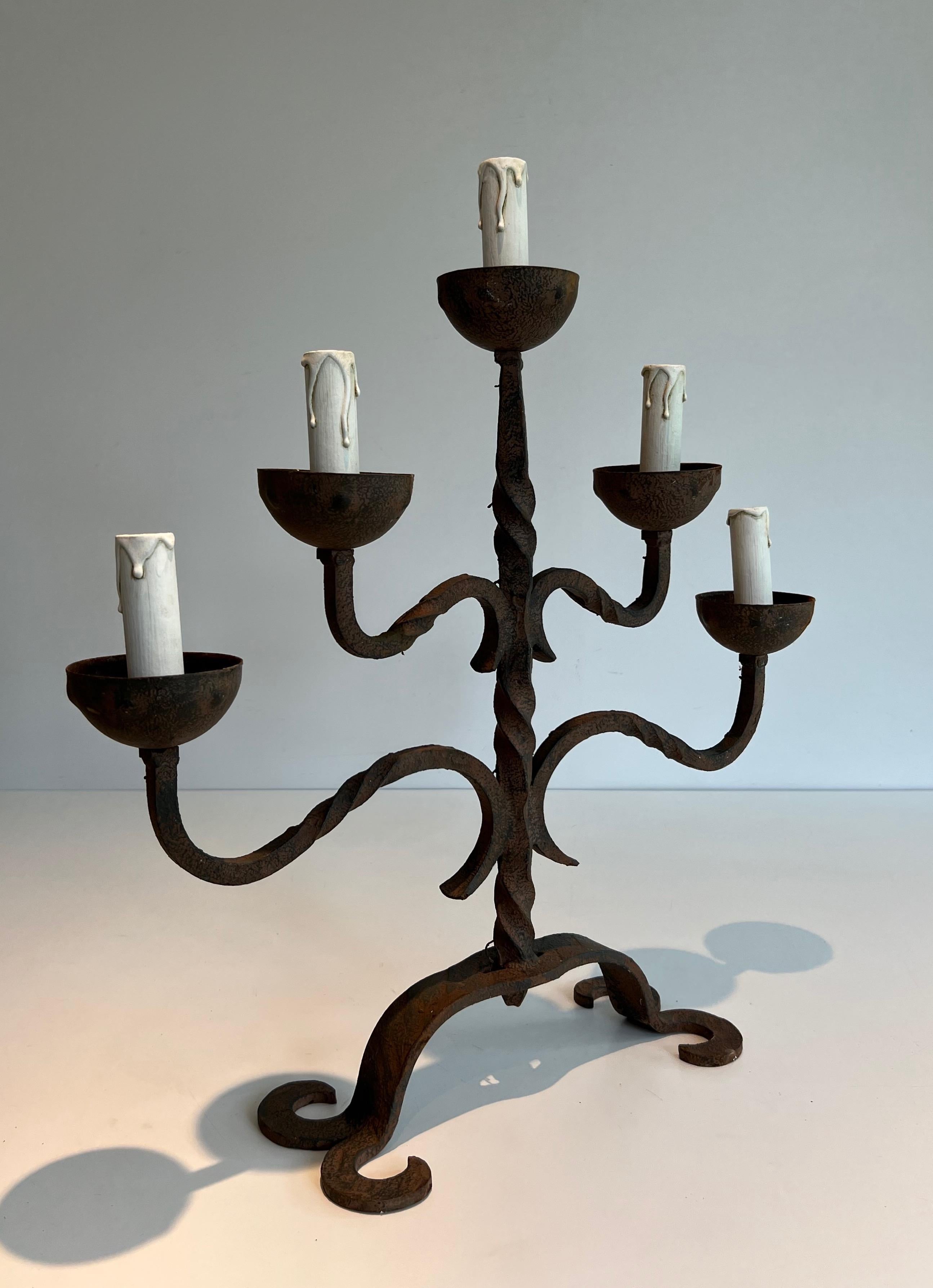 Gothique Chandelier en fer forgé à 5 lumières en vente