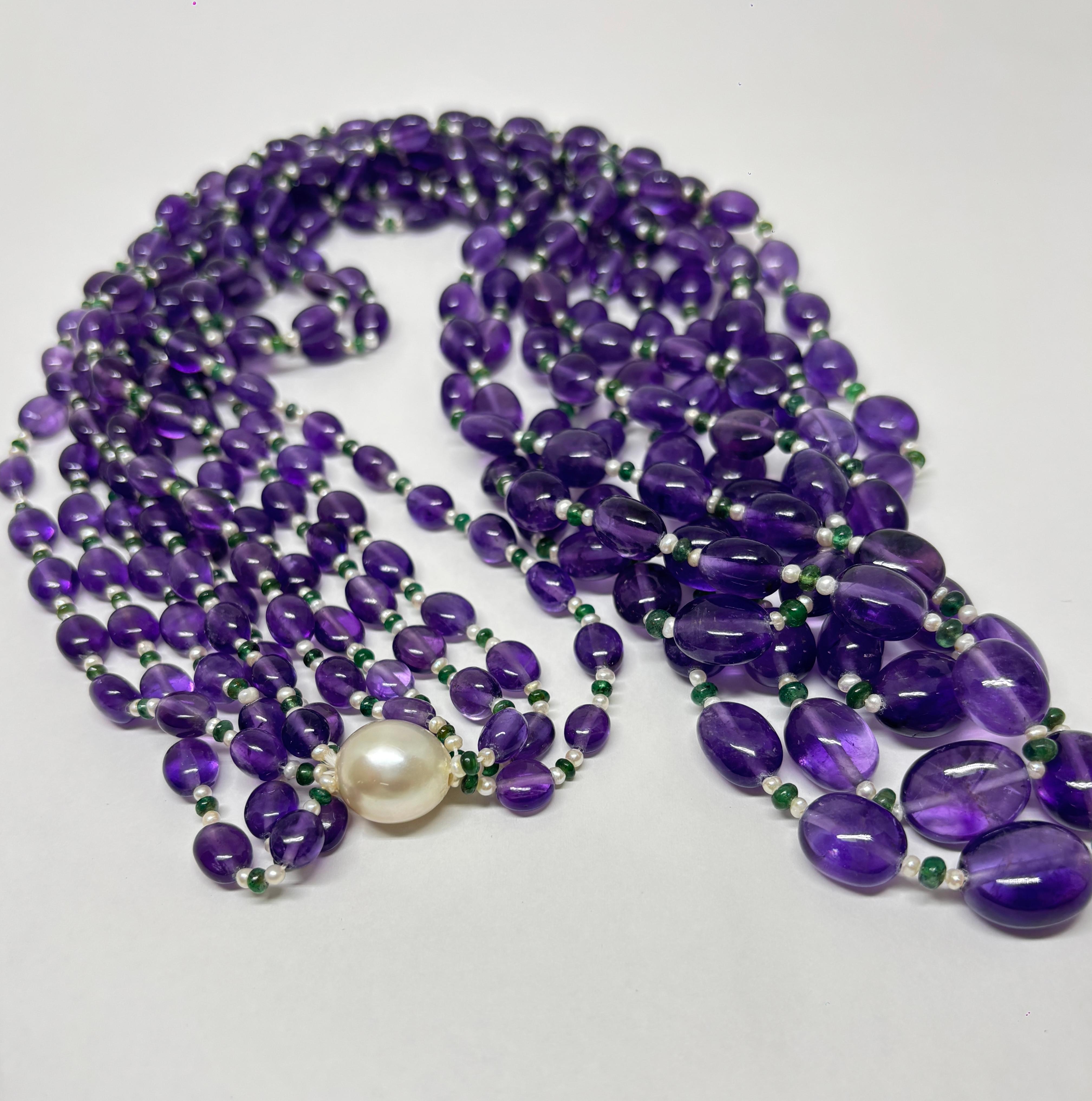 5 linee di perle di ametista Cts 1124 Collana di perle e smeraldi In condizioni Nuovo in vendita a Hong Kong, HK