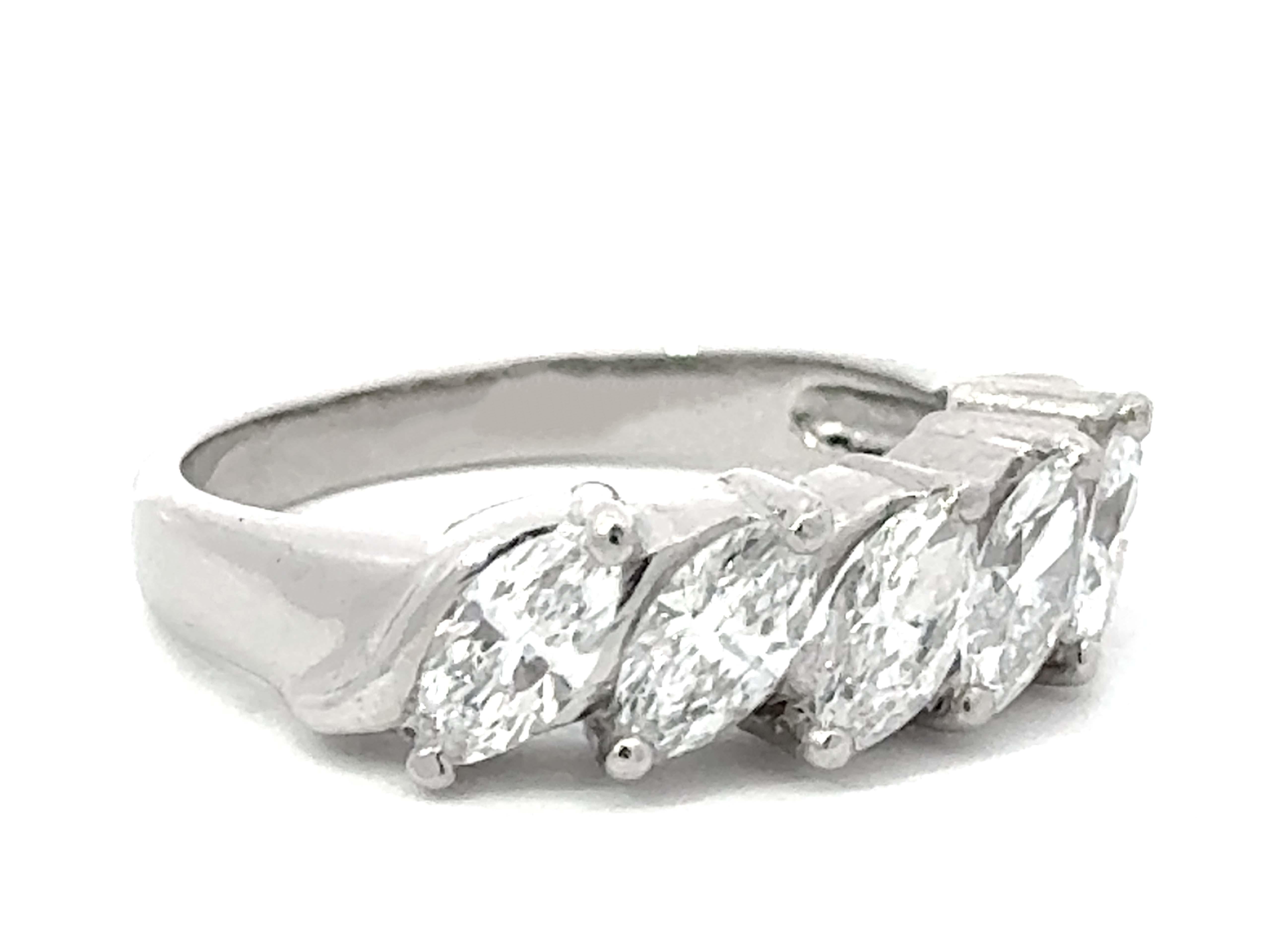 Moderne Bague jonc en platine avec 5 diamants taille marquise de 1,50 carat en vente