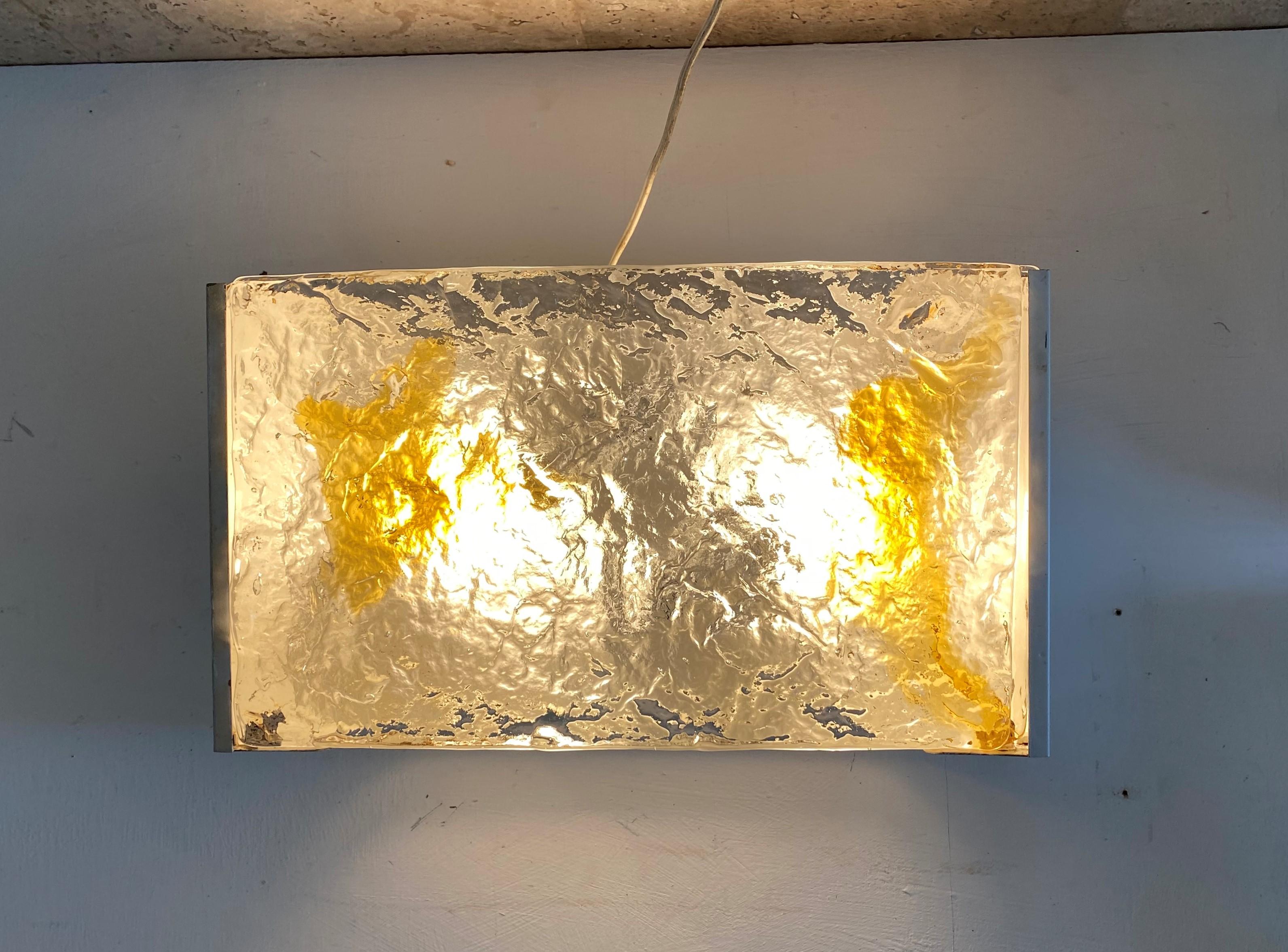 5 Mid-Century Modern Murano glass sconces manufctured by Venini, circa 1960, in clear and amber thick Murano glass slabs.
Metal hardware lacquered white.
Priced individually.