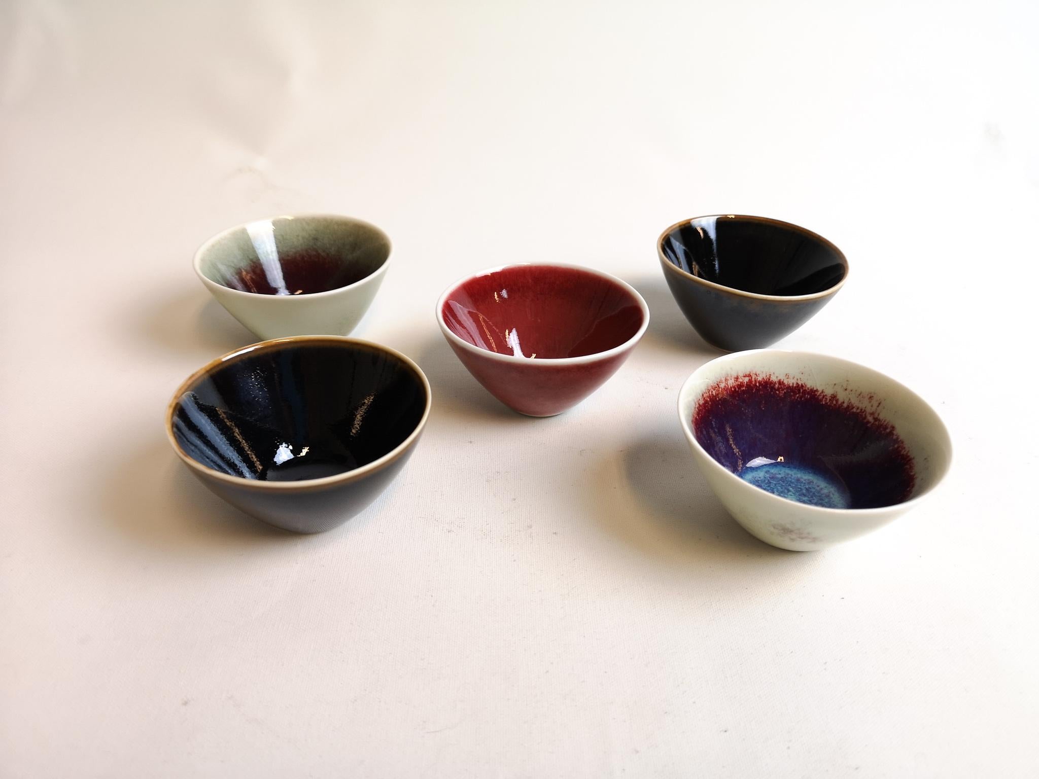 5 small bowls from Rörstrand and maker/Designer Carl Harry Stålhane. Made in Sweden in the midcentury. Beautiful glazed bowls in good condition.


    