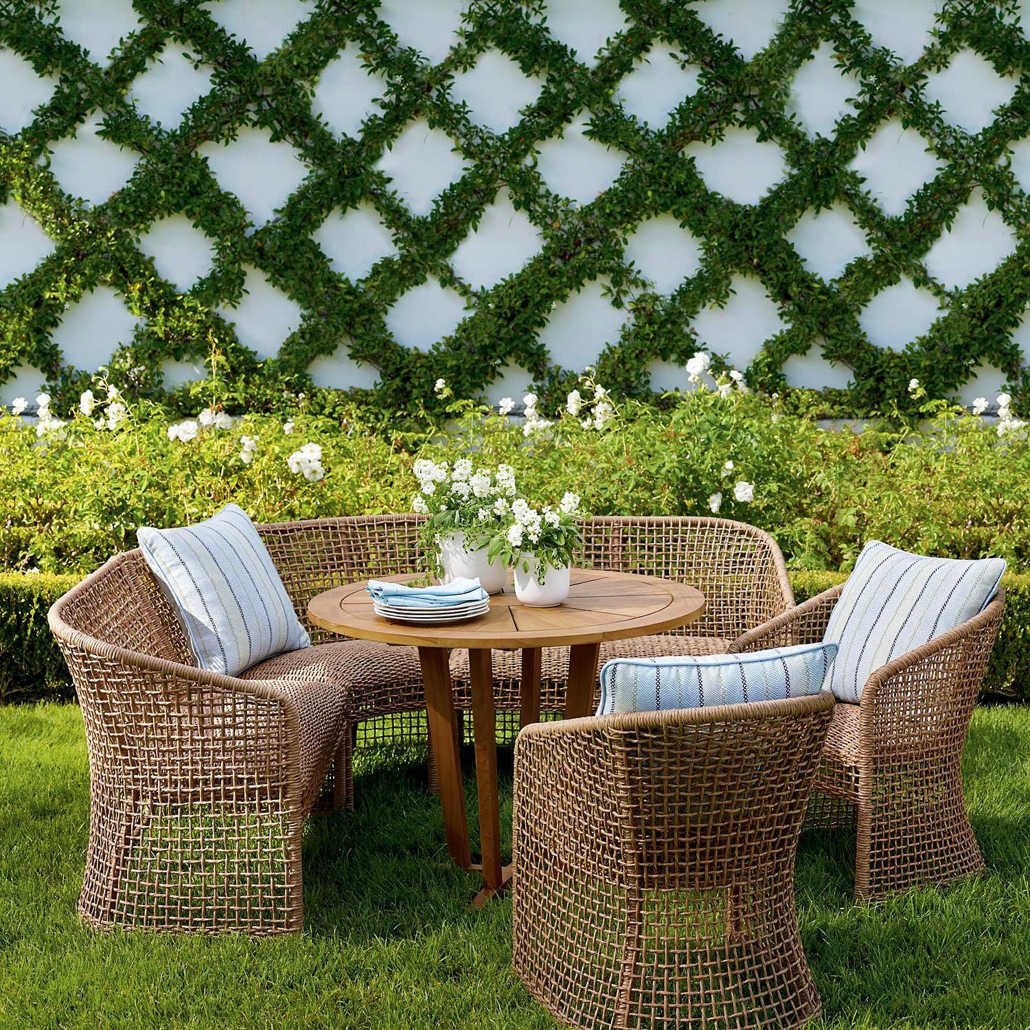 Contemporary 5-Piece Outdoor Dining Set in Woven Naturally Finished Wicker and Teak Wood