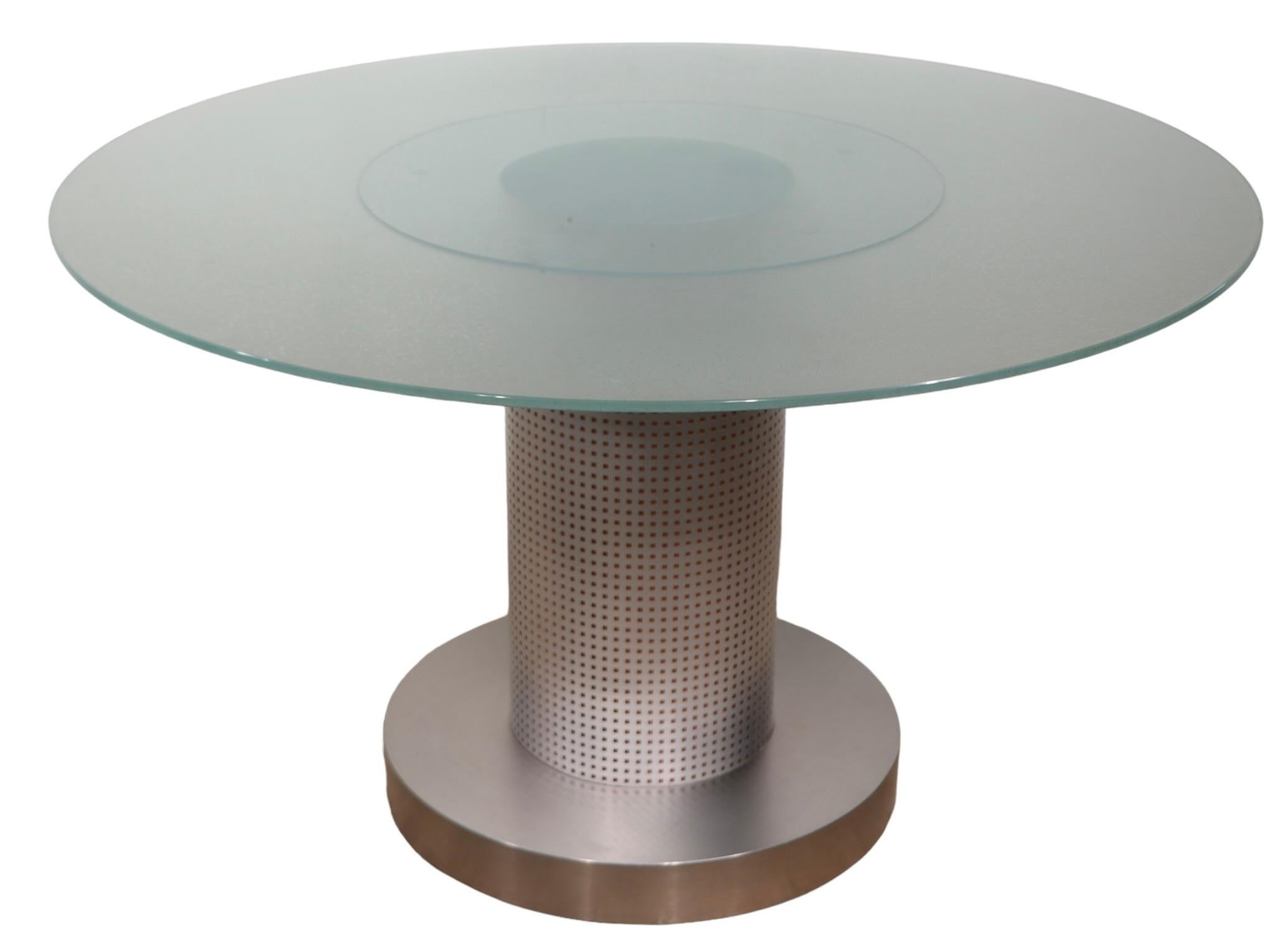 5 pc. Ensemble de tables à dîner postmodernes de style européen avec plateau en verre et chaises en métal en vente 6