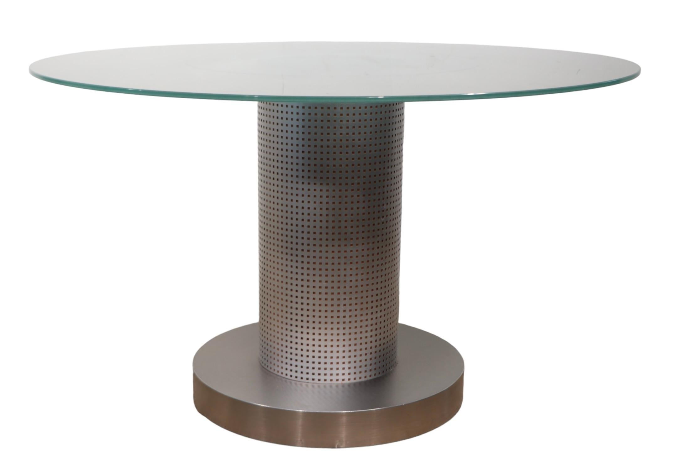 5 pc. Ensemble de tables à dîner postmodernes de style européen avec plateau en verre et chaises en métal en vente 7