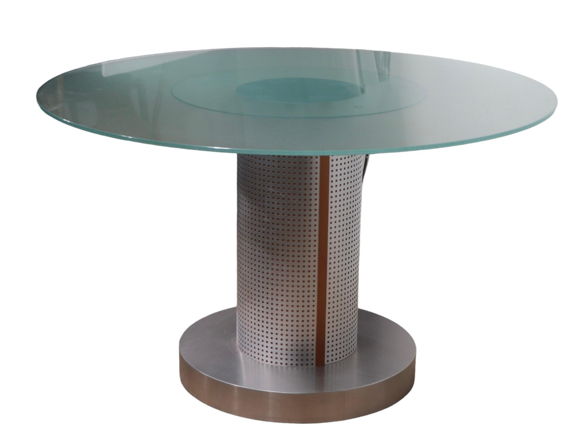 5 pc. Ensemble de tables à dîner postmodernes de style européen avec plateau en verre et chaises en métal en vente 8