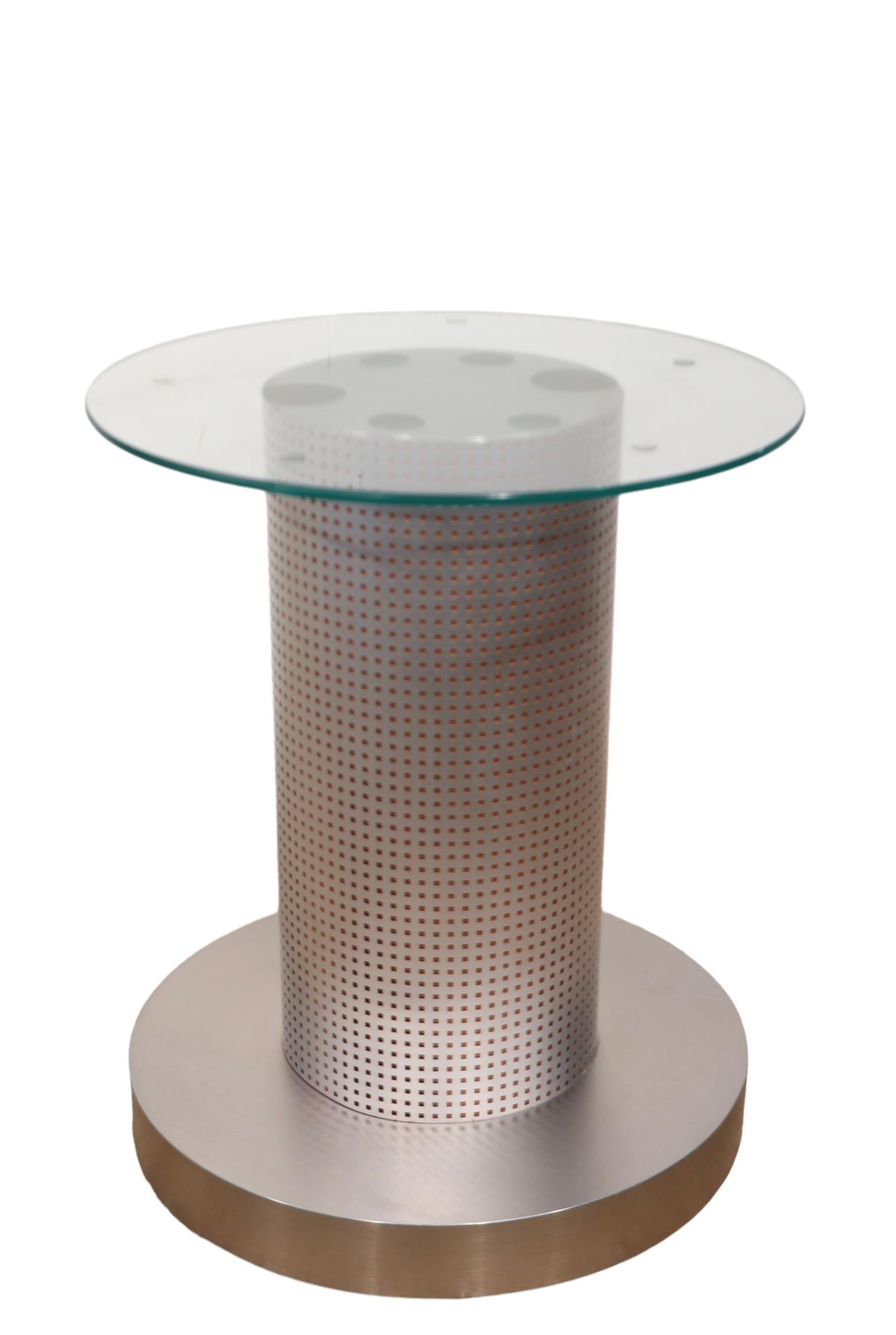 5 pc. Ensemble de tables à dîner postmodernes de style européen avec plateau en verre et chaises en métal en vente 13