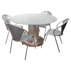 5 pc. Ensemble de tables à dîner postmodernes de style européen avec plateau en verre et chaises en métal