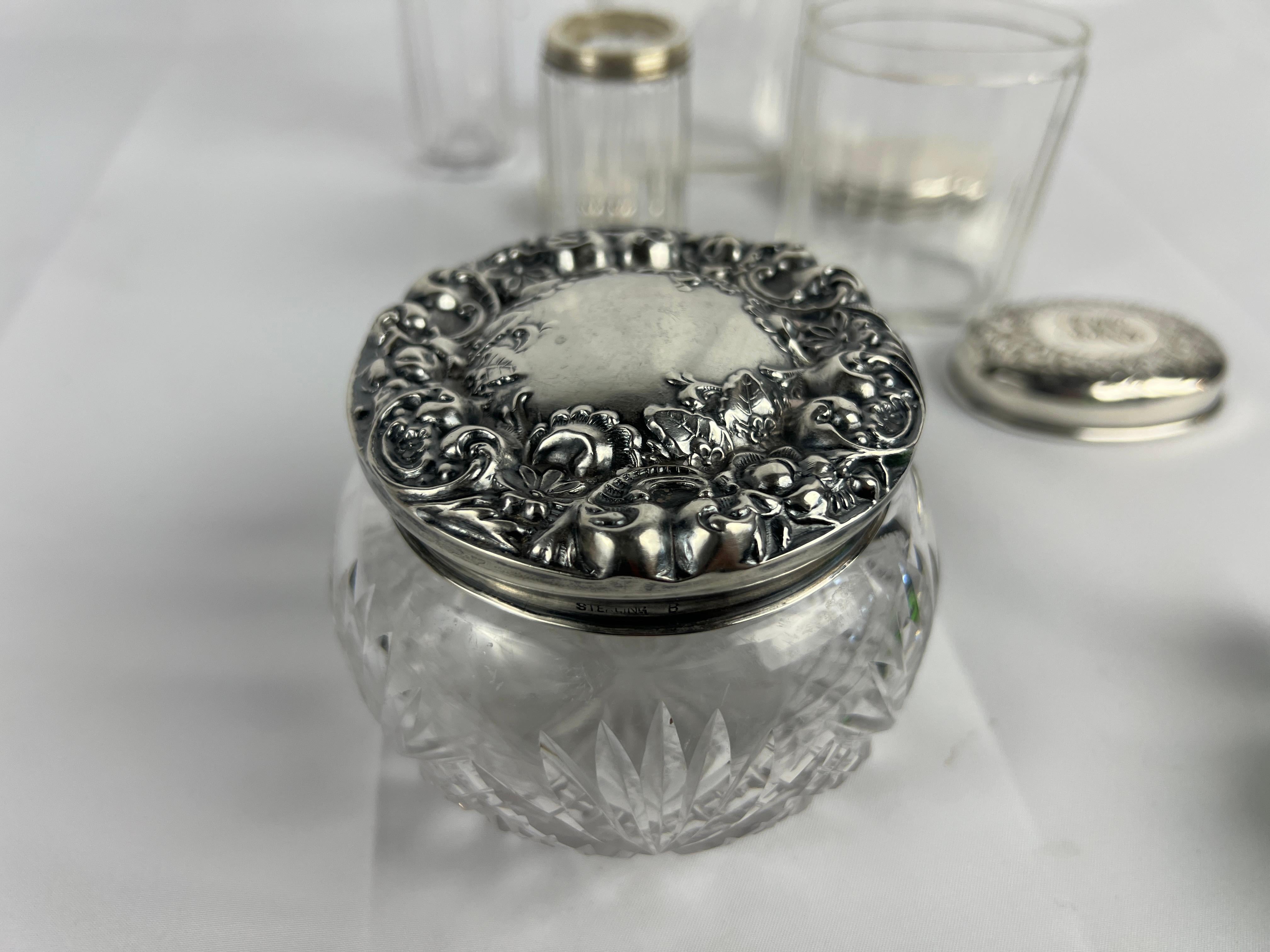 5 pezzi, argento sterling e cristallo, collezione di vasi da notte inglesi e americani in vendita 3