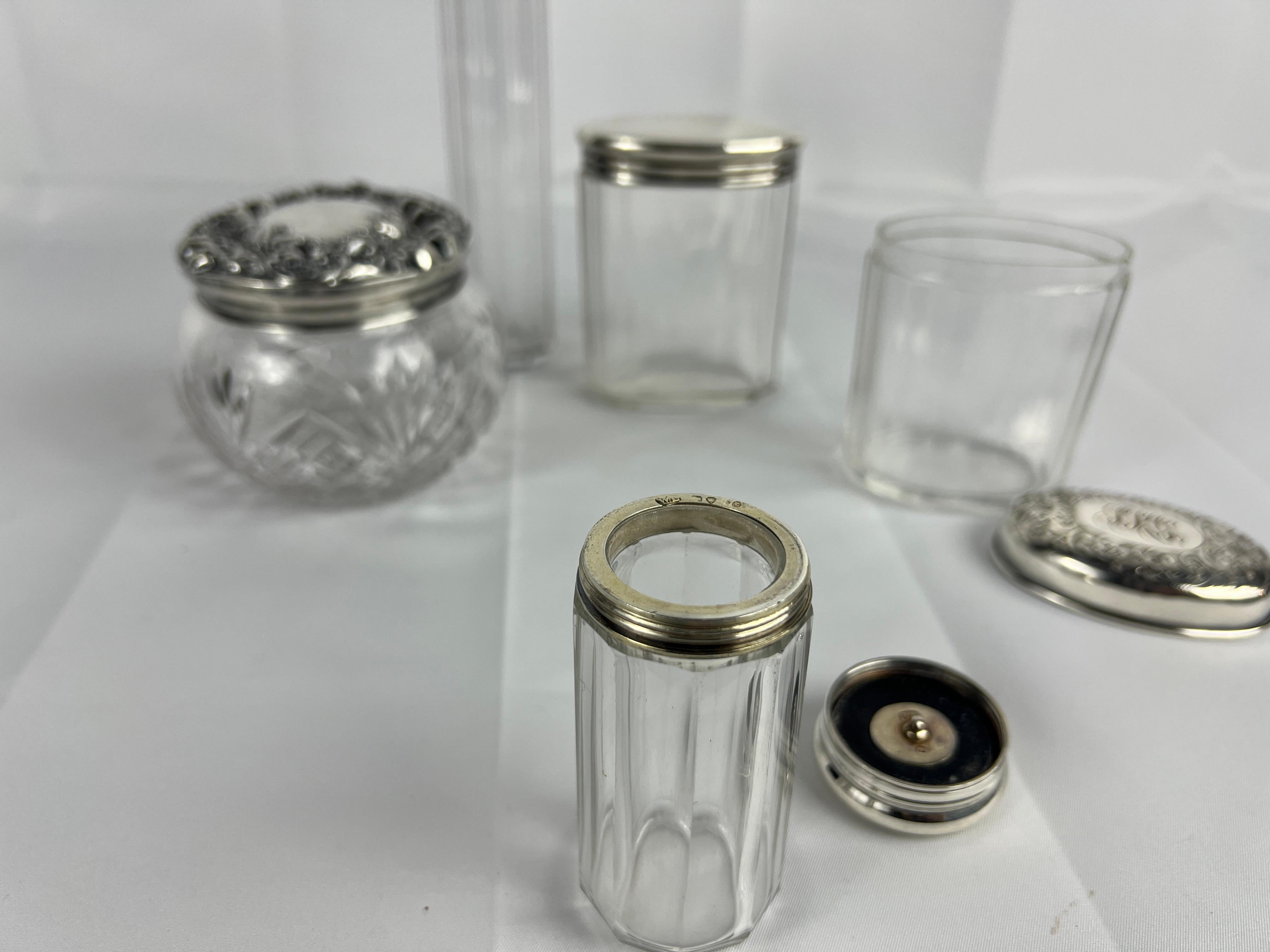 Britannico 5 pezzi, argento sterling e cristallo, collezione di vasi da notte inglesi e americani in vendita