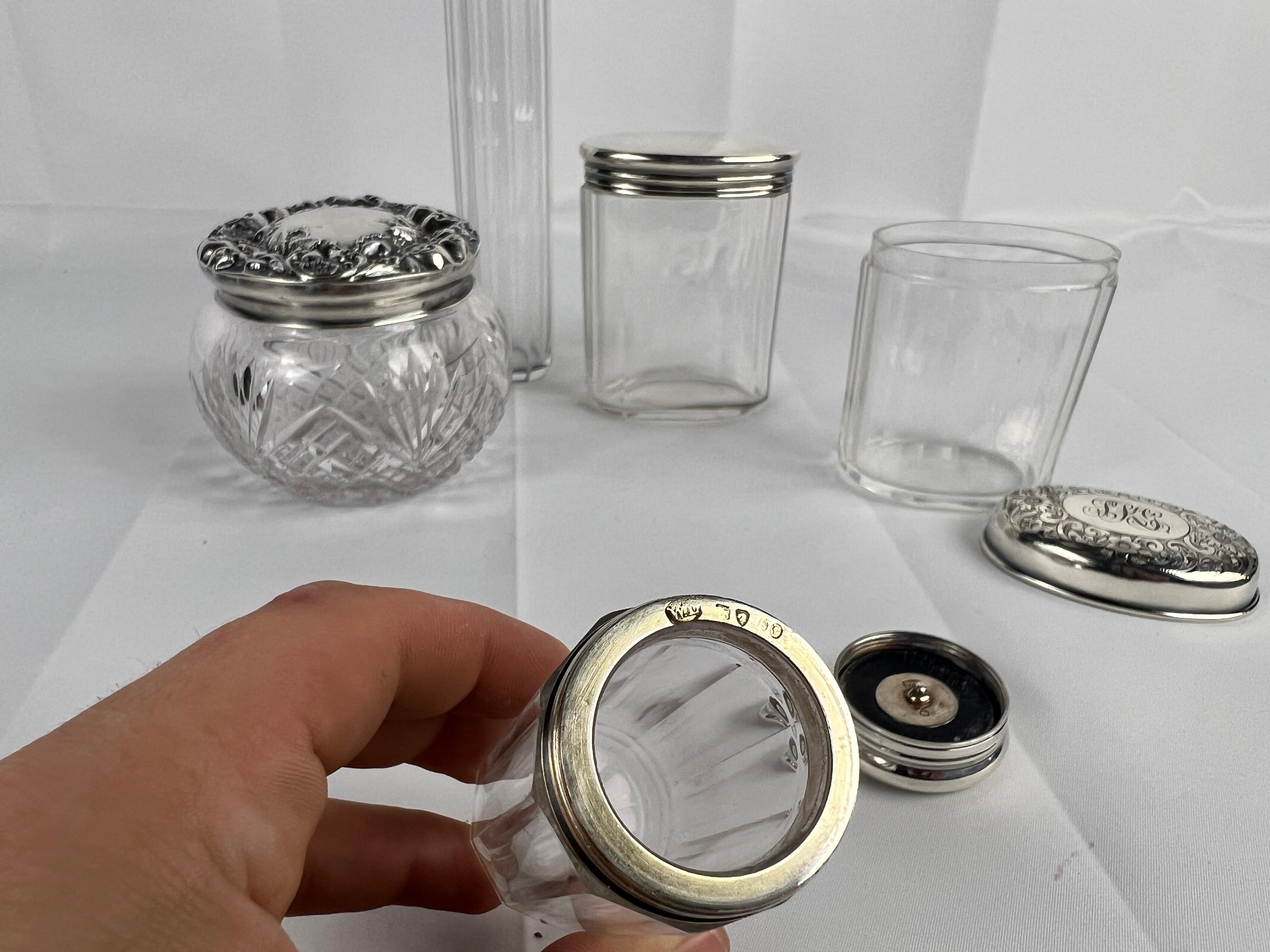5 pezzi, argento sterling e cristallo, collezione di vasi da notte inglesi e americani In condizioni buone in vendita a Atlanta, GA