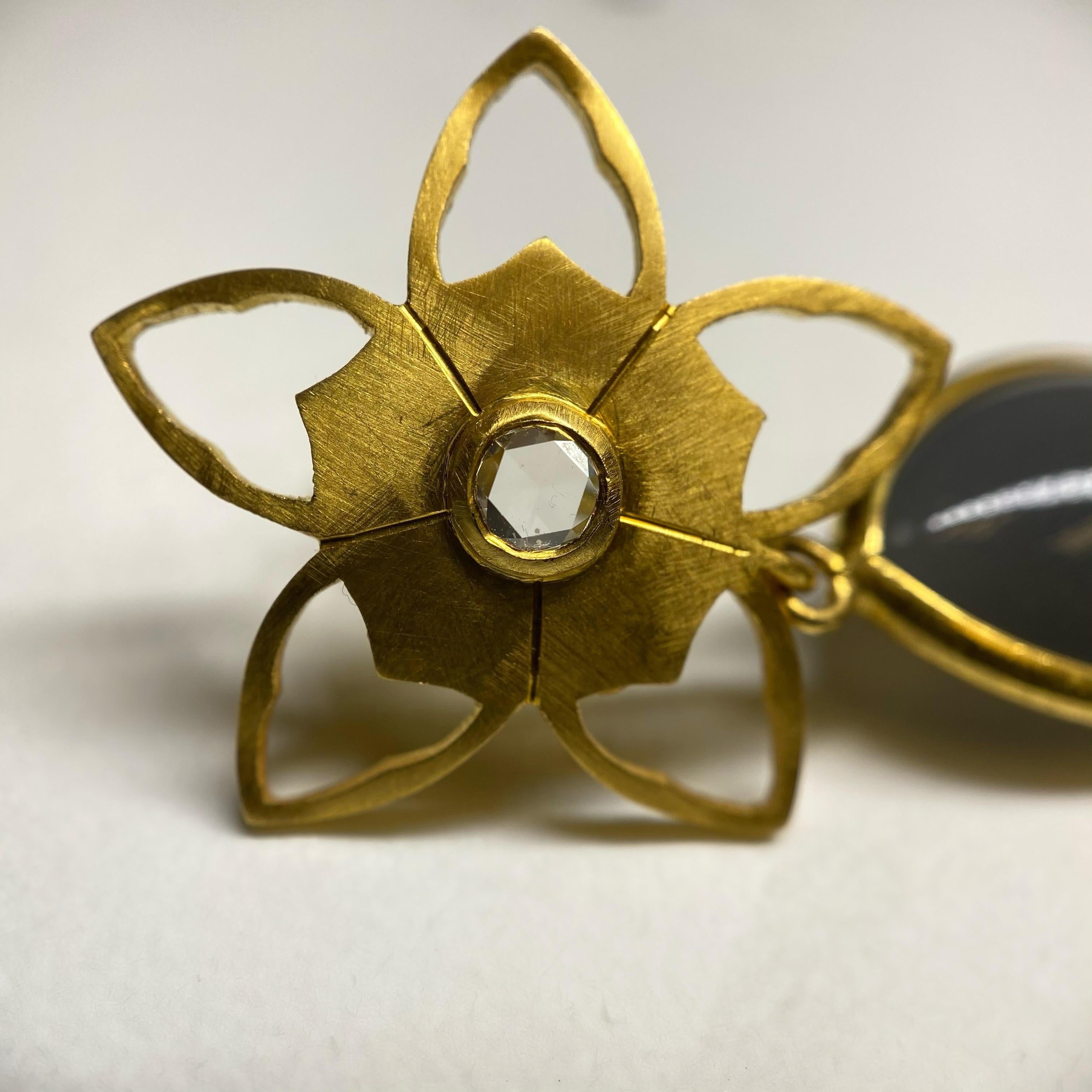 Women's 5 Petal Diamond Flower with Detachable Earrings in 18 Karat Gold, A2 by Arunashi For Sale