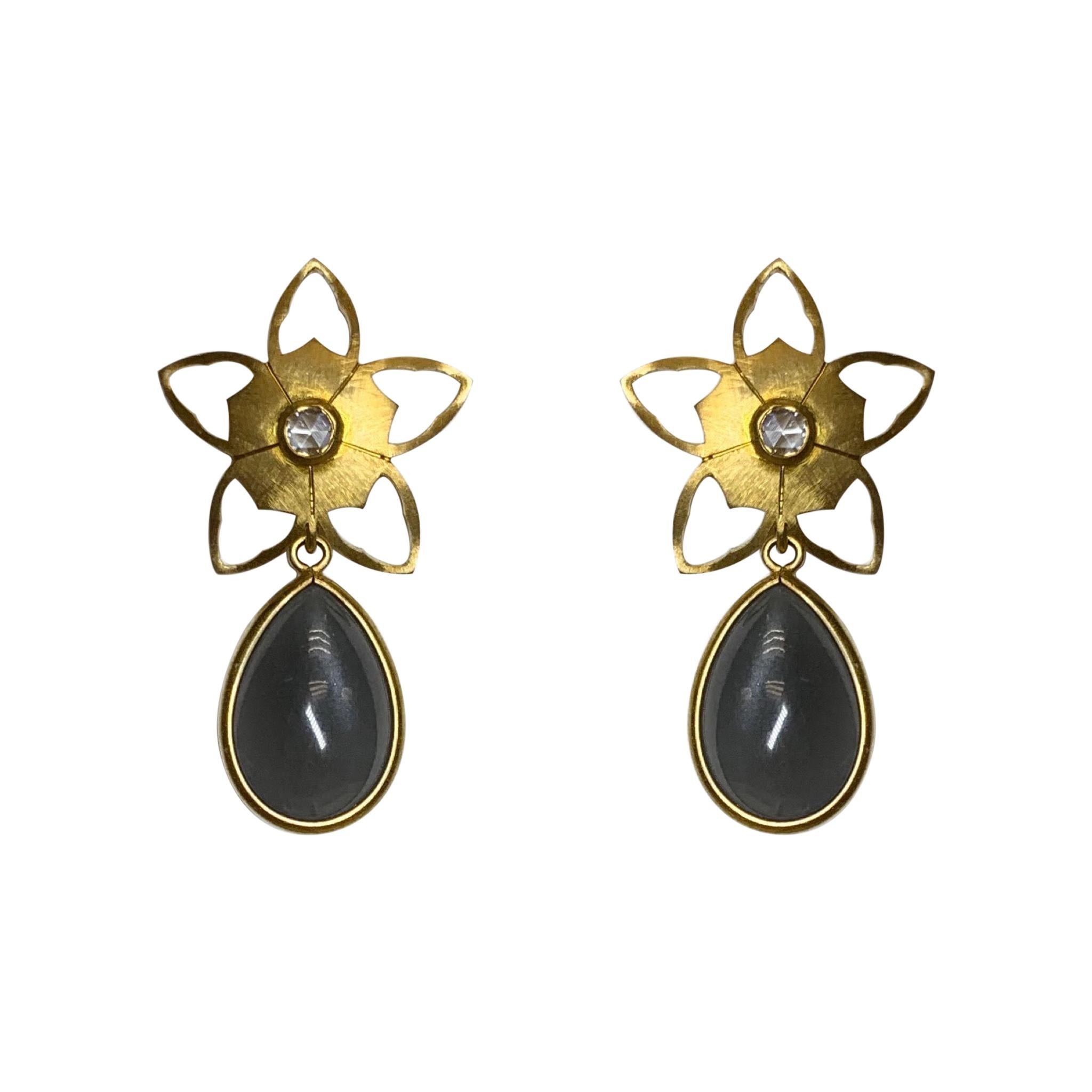 5 Petal Diamond Flower with Detachable Earrings in 18 Karat Gold, A2 by Arunashi For Sale