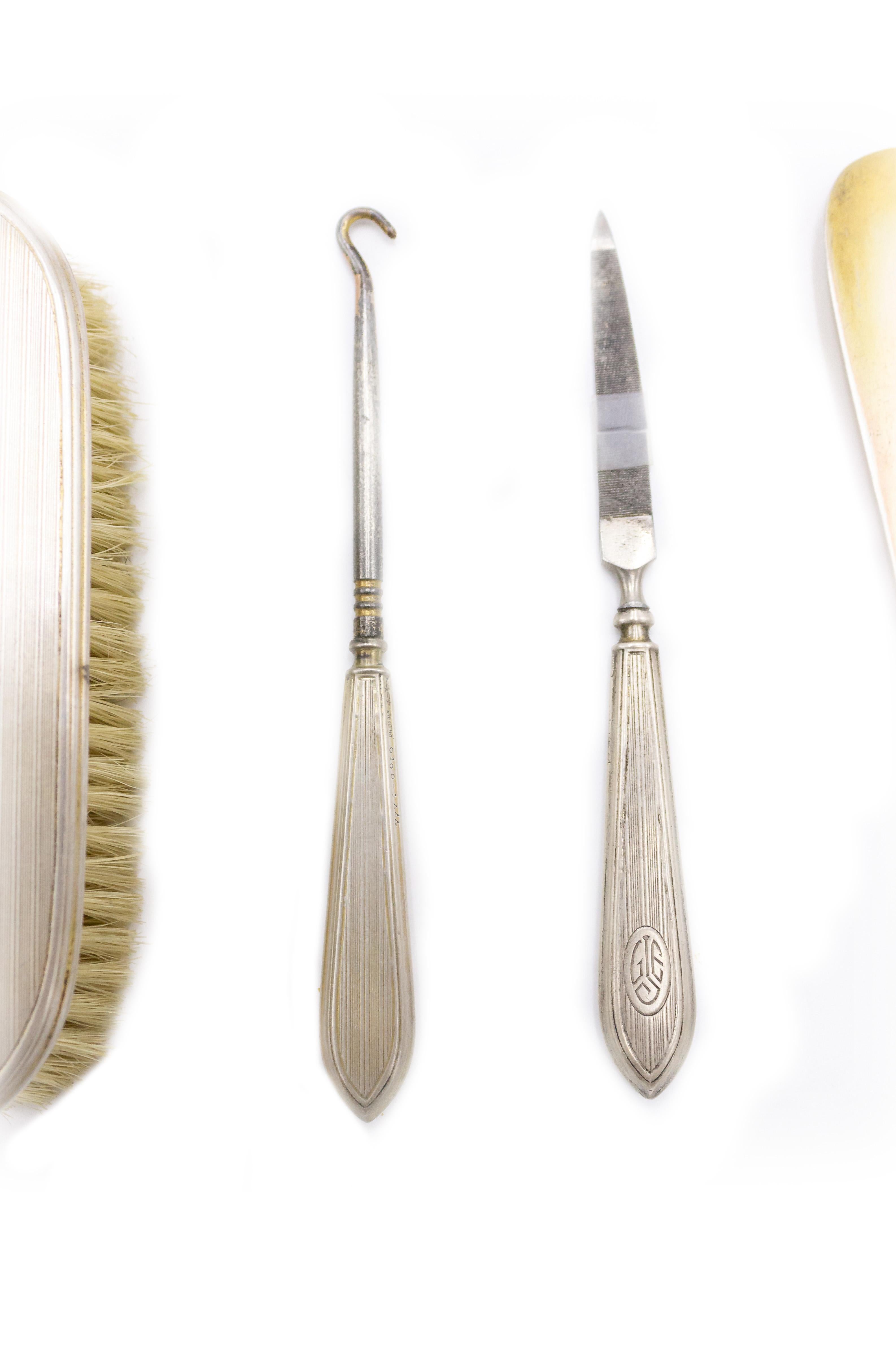Victorien Ensemble de 5 pièces de coiffeuse américaine victorienne en argent en vente