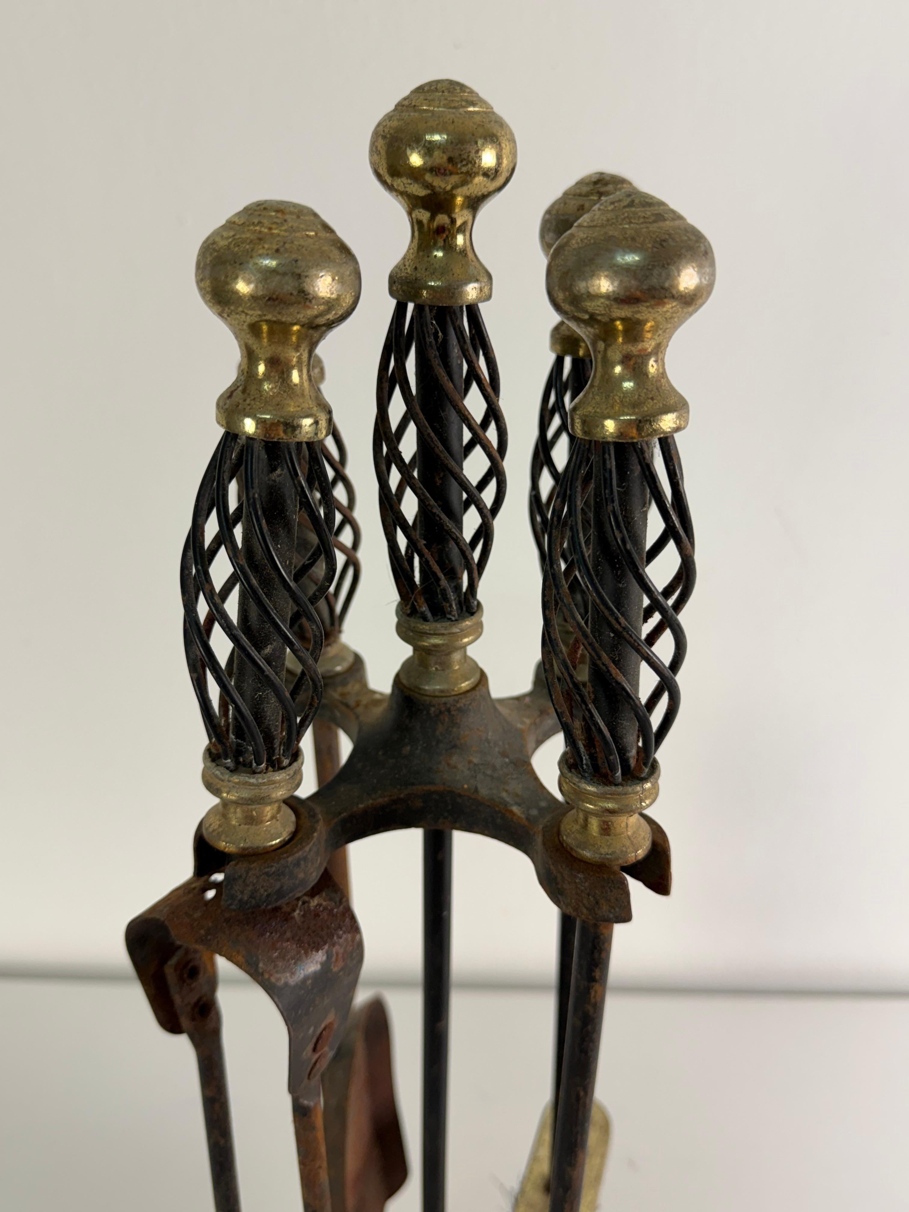 italien Ensemble de cheminées en laiton et en fer à 5 pièces, années 1960 en vente