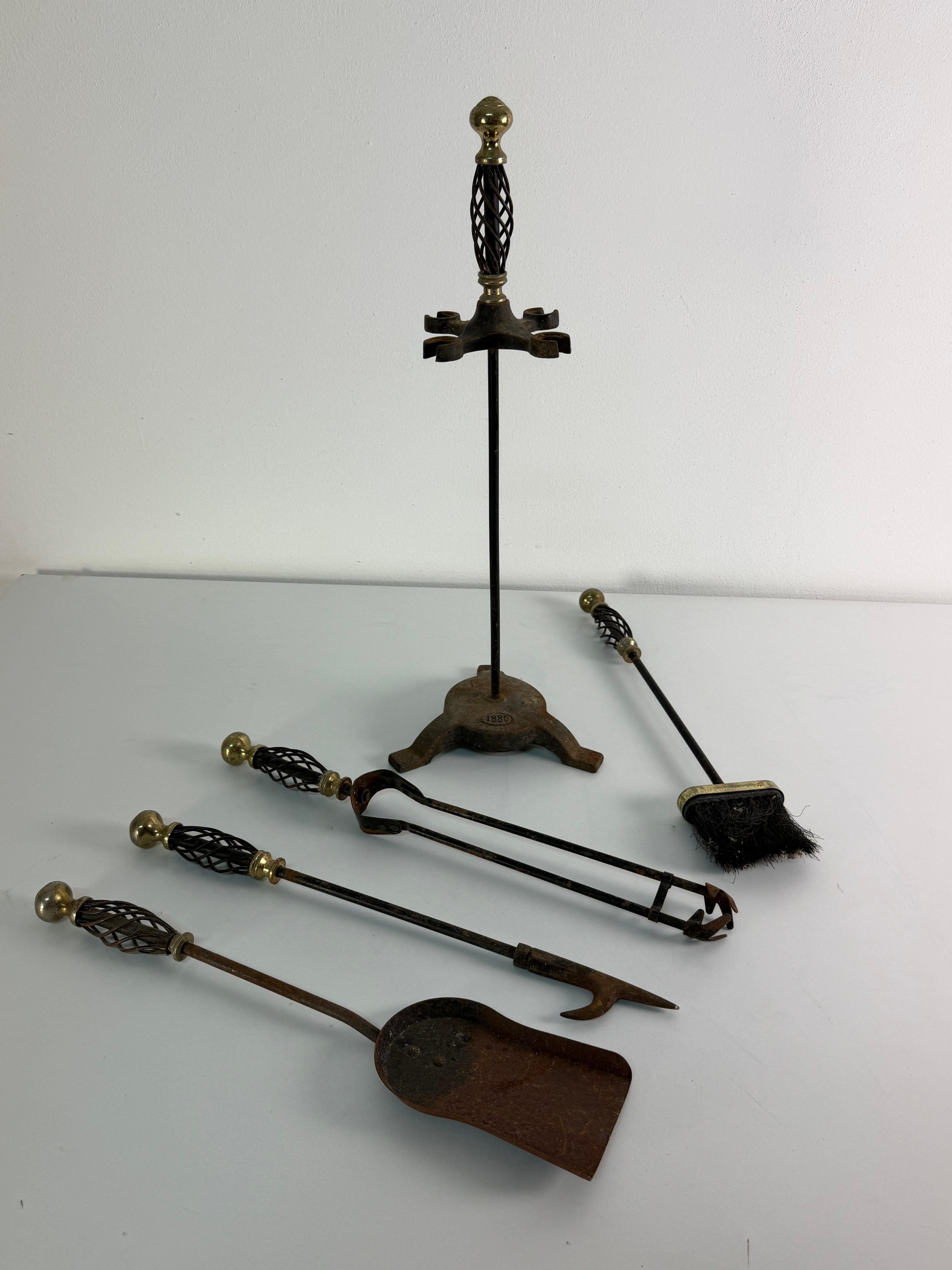 Laiton Ensemble de cheminées en laiton et en fer à 5 pièces, années 1960 en vente