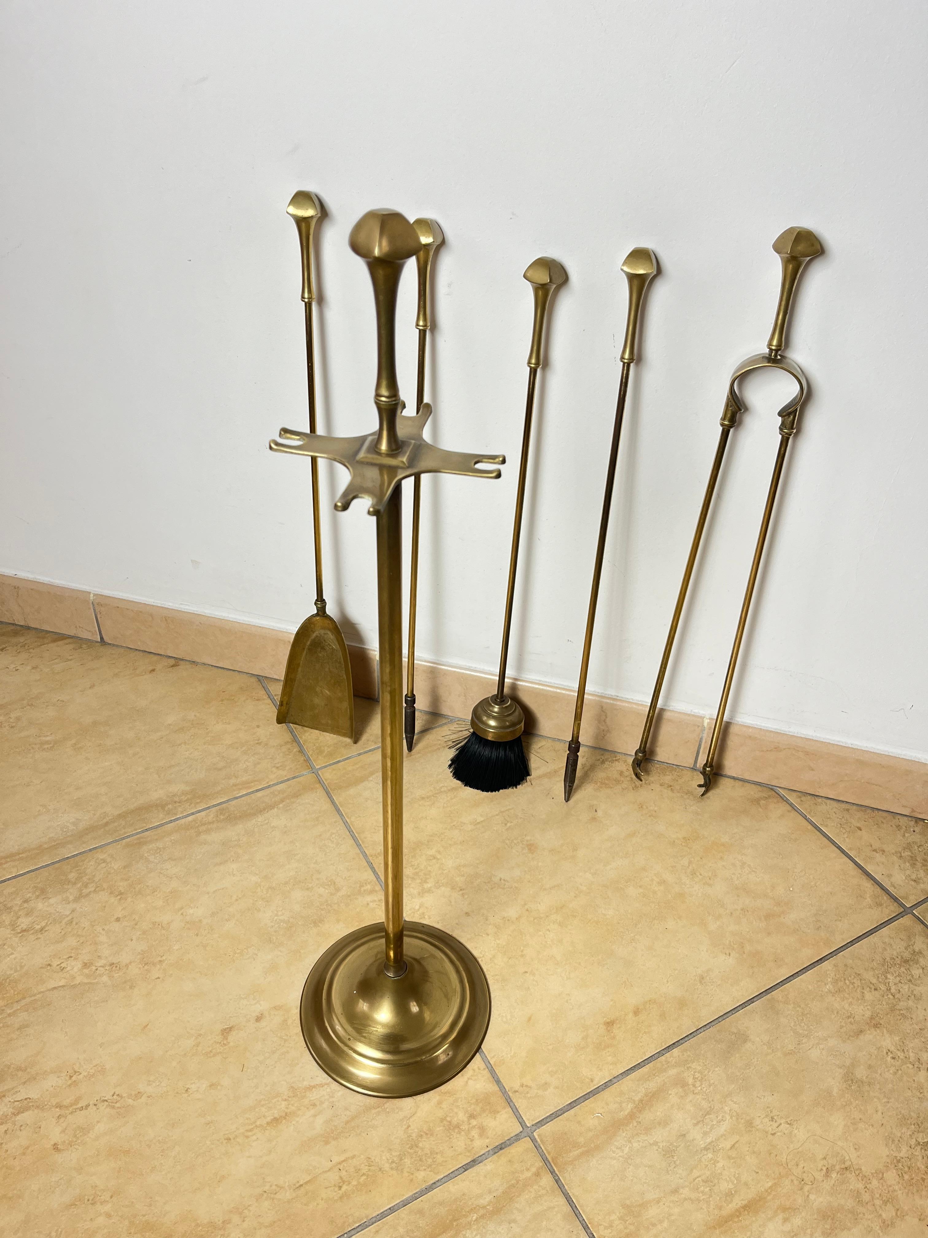 Late 20th Century 5-Piece Brass Fireplace Set and Brass Tool Holder, Italy, 1970s For Sale