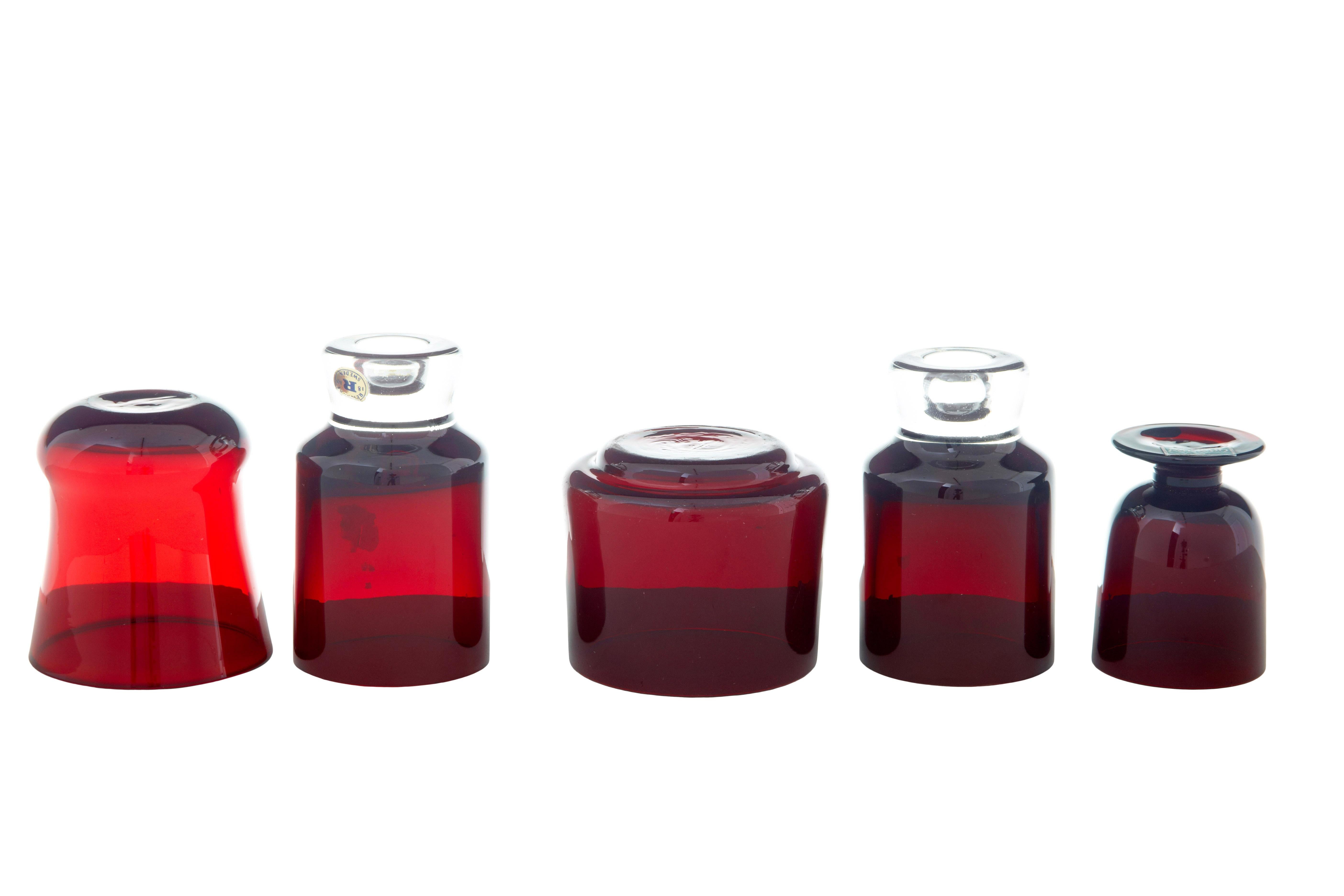 Svedese 5 pezzi di vetro rosso scandinavo degli anni '50 di Monica Bratt in vendita