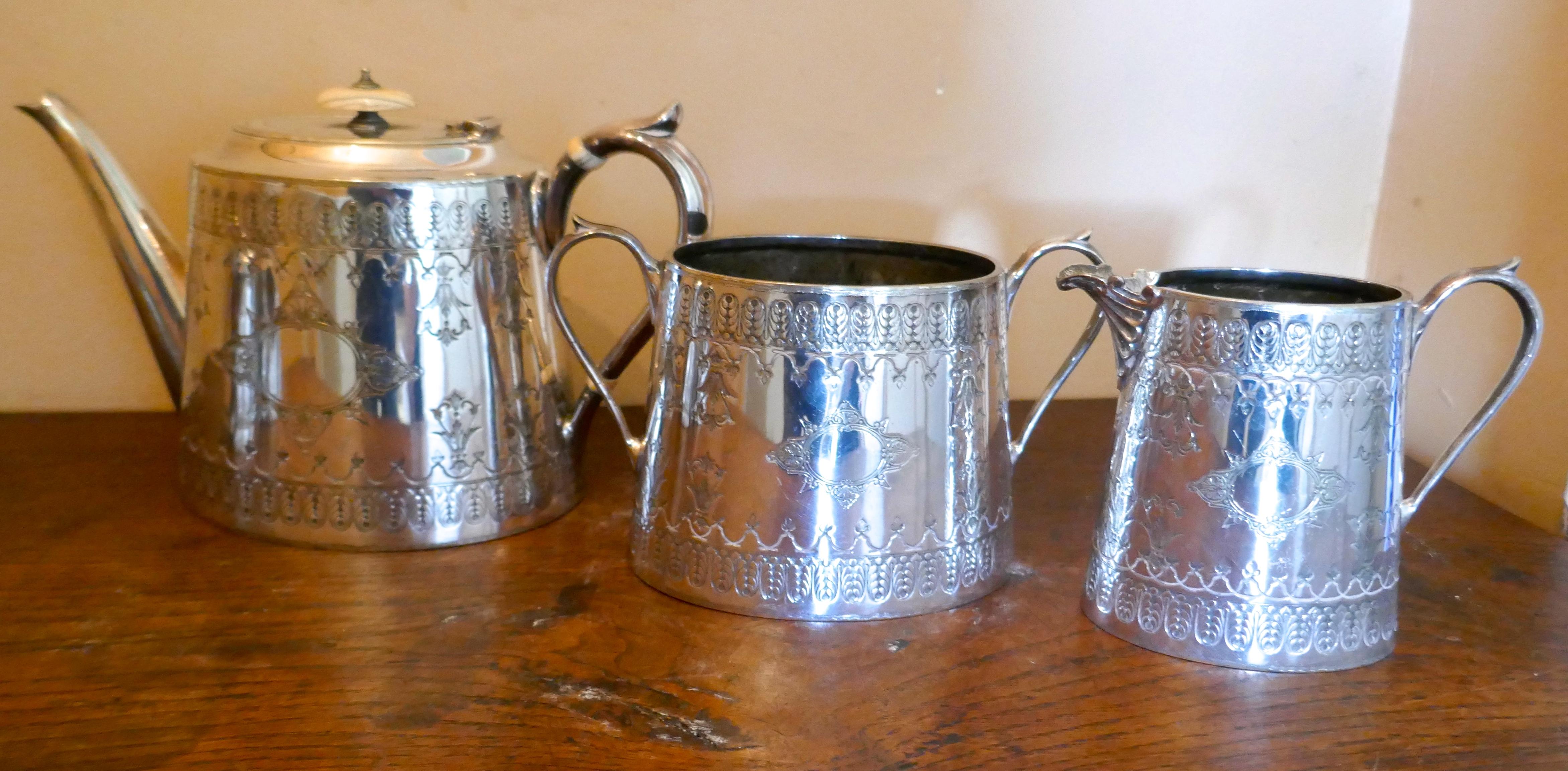 Victorien 5 pièces d'articles à thé victoriens en métal argenté de John Rond et George Wish en vente