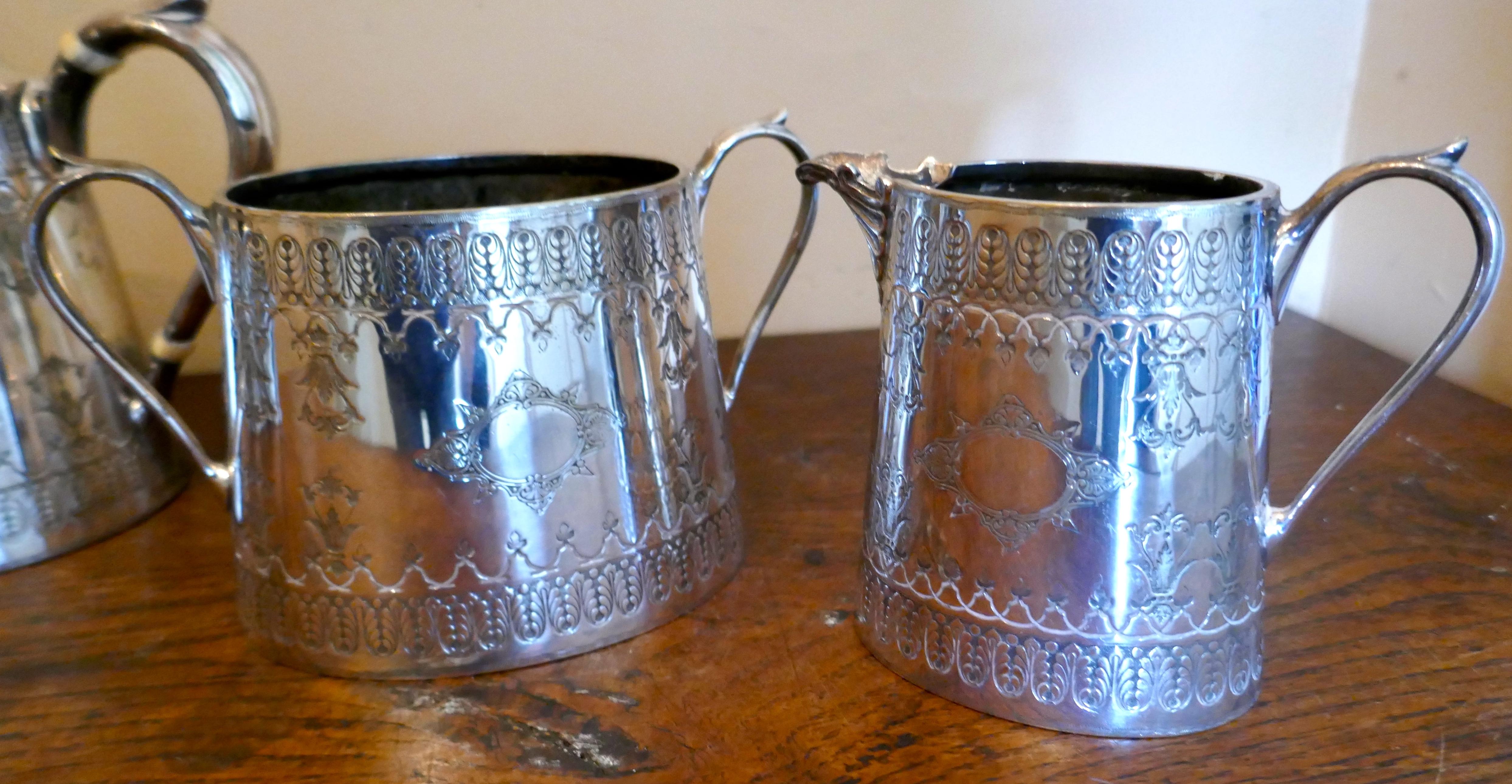 XIXe siècle 5 pièces d'articles à thé victoriens en métal argenté de John Rond et George Wish en vente