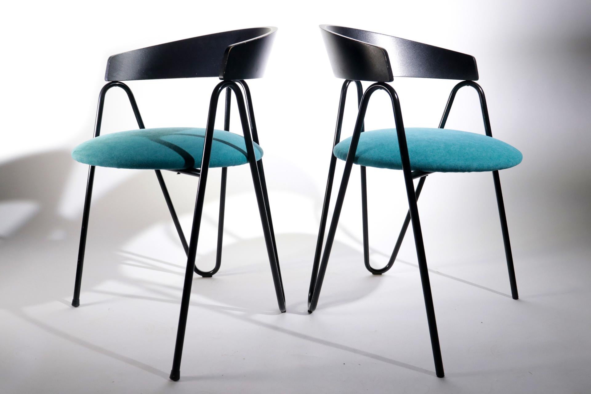 5 postmoderne Stühle im Memphis Milano-Stil aus den 1980er Jahren im Angebot 4