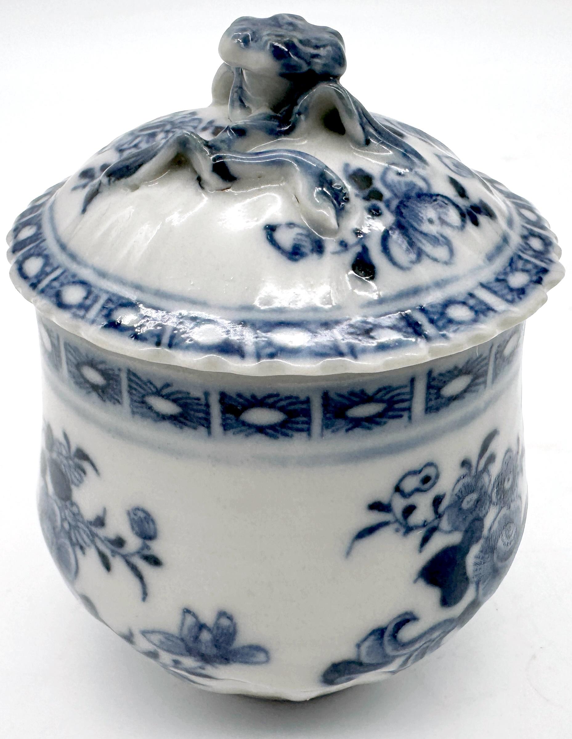 5 Tazas y Tapas de Silabario Floral Azul y Blanco de la Dinastía Qing, Qianlong en venta 6