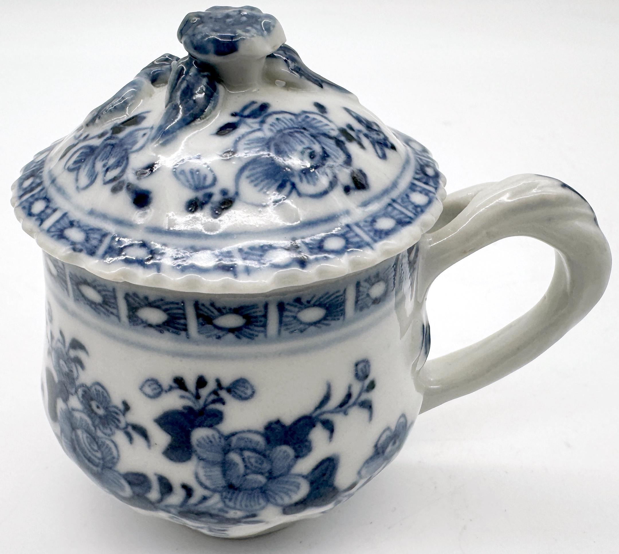 5 Tazas y Tapas de Silabario Floral Azul y Blanco de la Dinastía Qing, Qianlong en venta 7