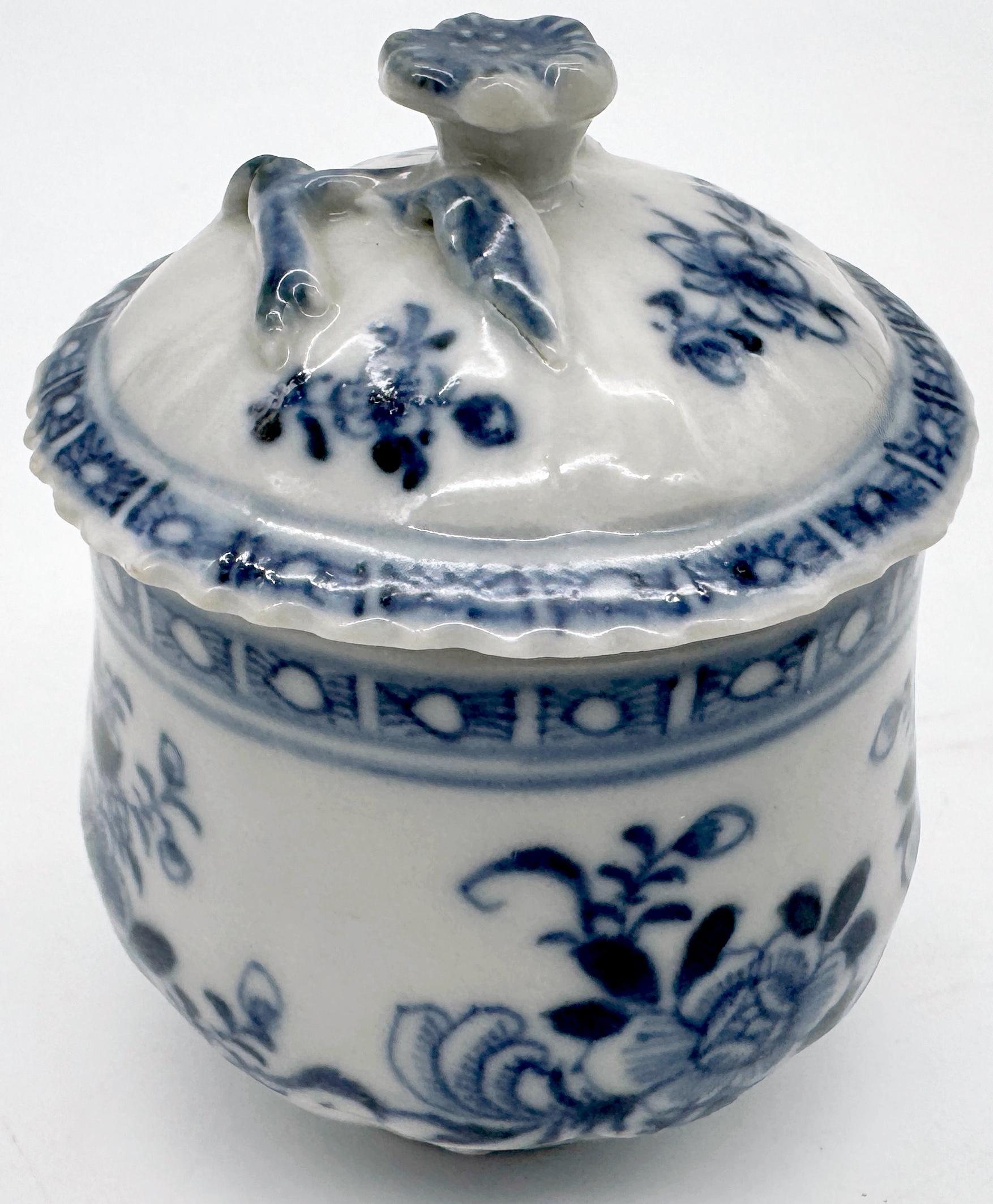 5 Tazas y Tapas de Silabario Floral Azul y Blanco de la Dinastía Qing, Qianlong en venta 8