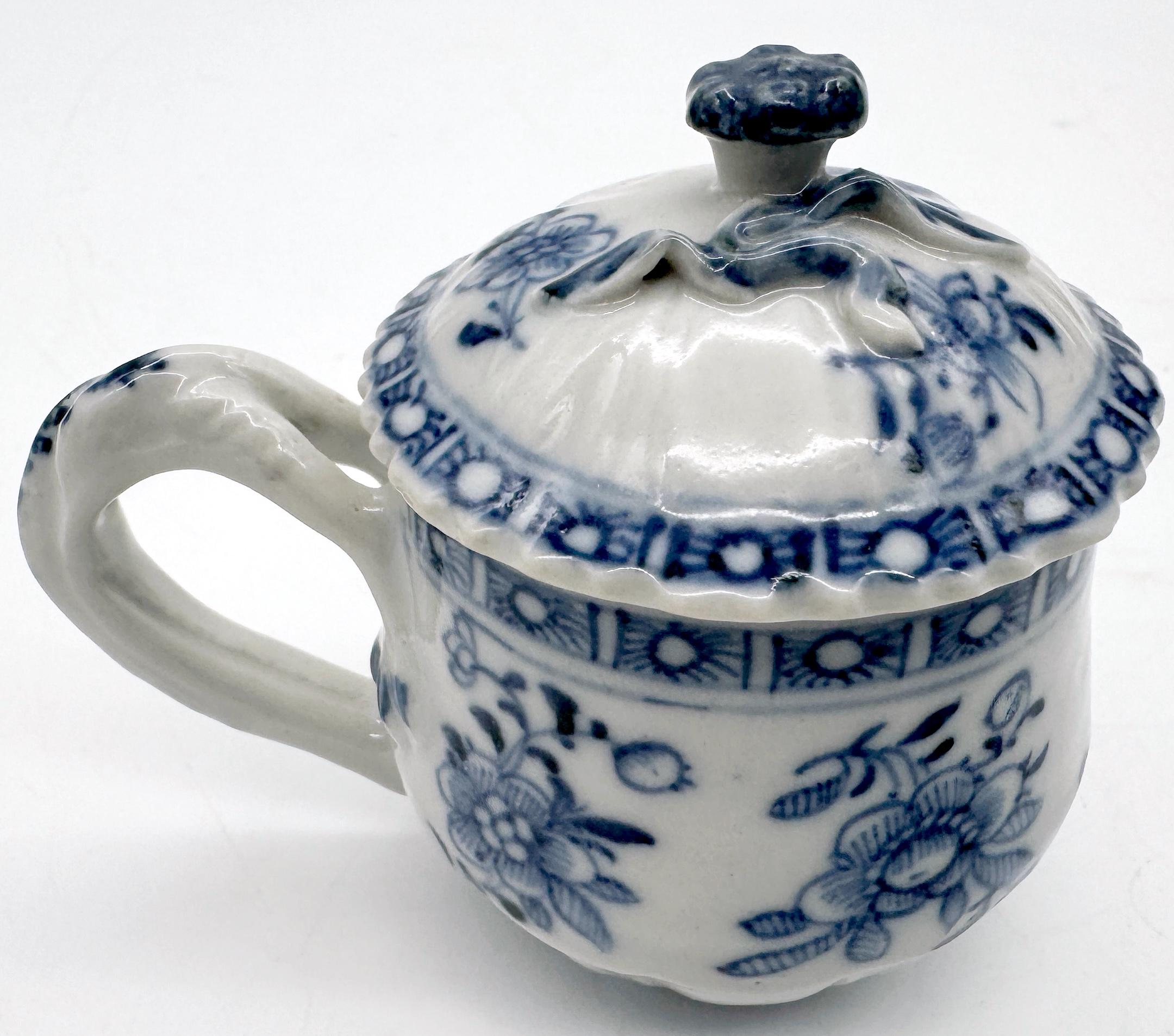 5 Tazas y Tapas de Silabario Floral Azul y Blanco de la Dinastía Qing, Qianlong en venta 9