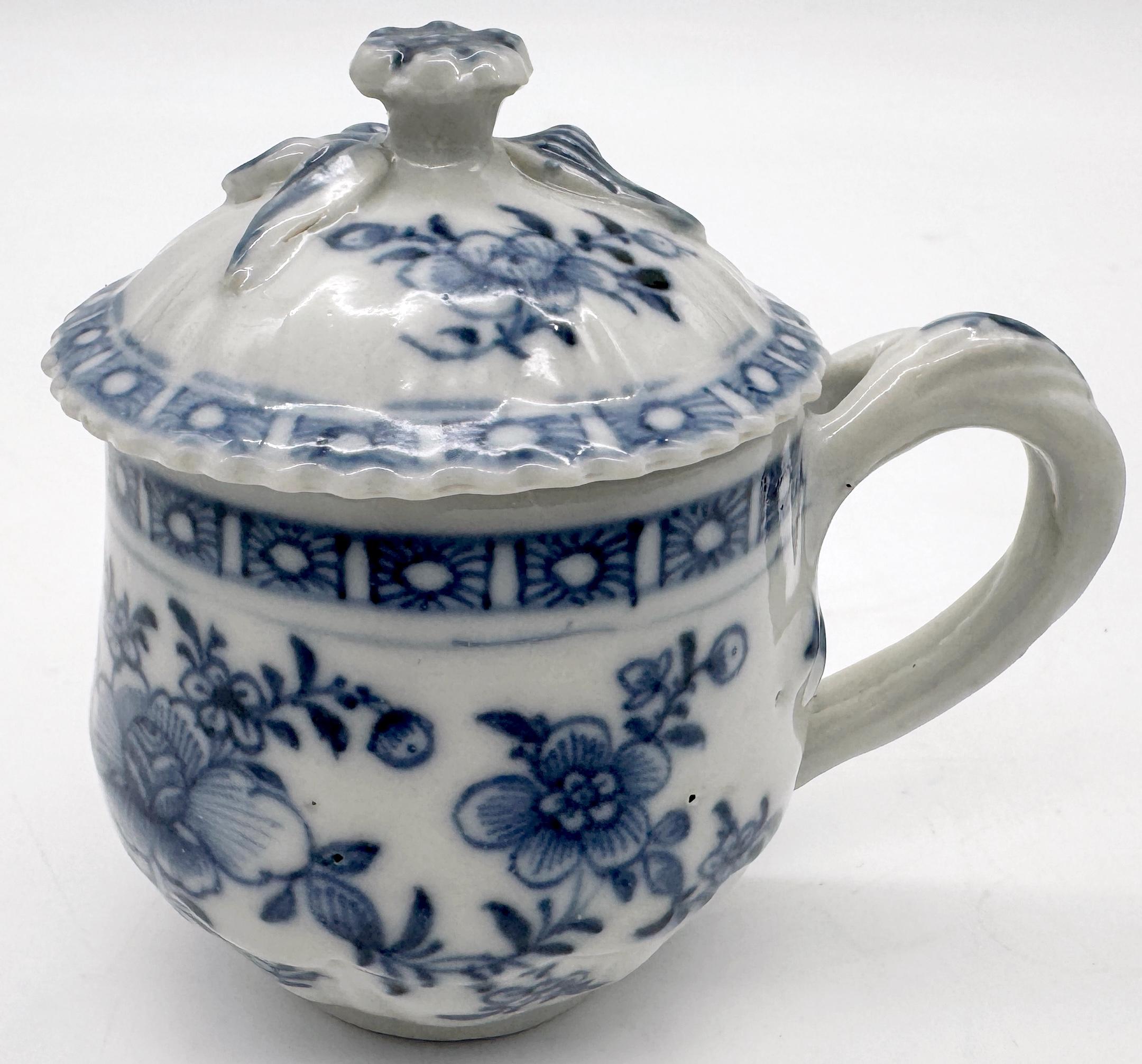 5 Tazas y Tapas de Silabario Floral Azul y Blanco de la Dinastía Qing, Qianlong en venta 10