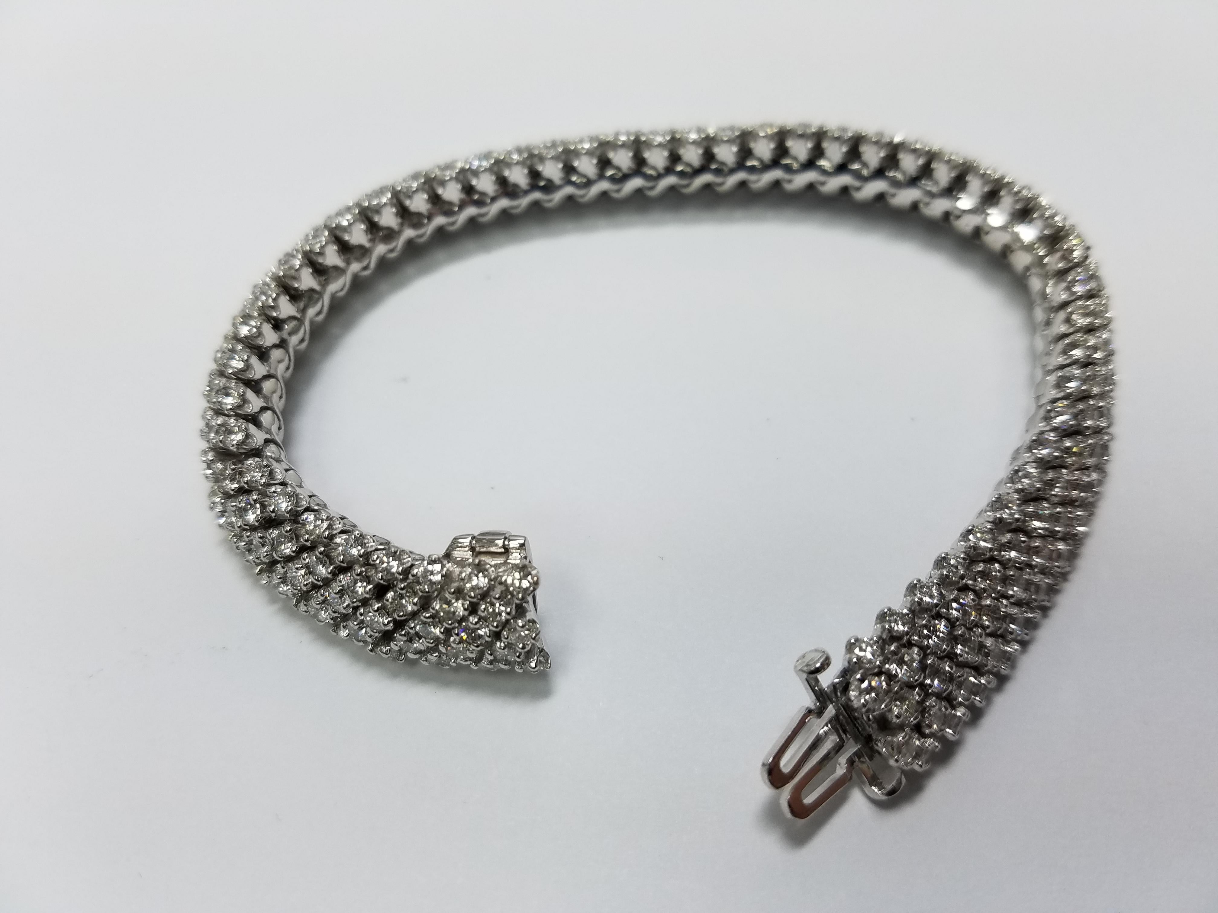 5-Row Diamond Flexible Bracelet in 18 Karat Gold and 9.05 Carat of Diamonds In Good Condition In New York, NY