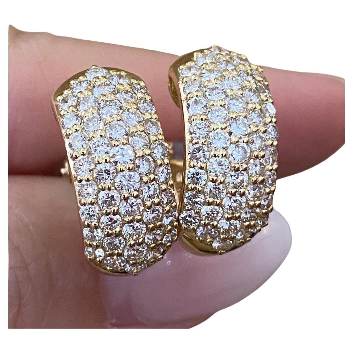 Boucles d'oreilles demi-cercles en or jaune 18 carats avec 5 rangées de diamants pavés d'un poids total de 2,74 carats en vente