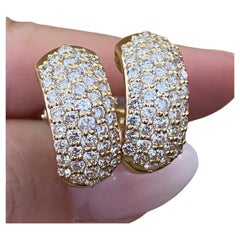 5 Row Pave Diamant-Ohrringe mit halber Creolen und 2,74 Karat Gesamtgewicht in 18k Gelbgold