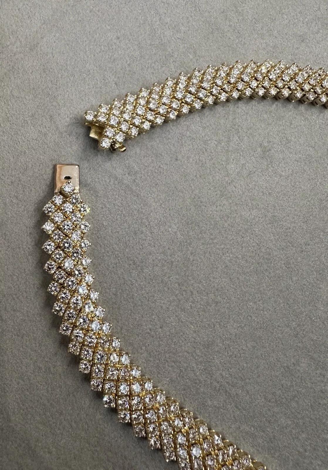 Collana a 5 file di diamanti rotondi con peso totale di 28,17 carati in oro giallo 18k In condizioni ottime in vendita a La Jolla, CA