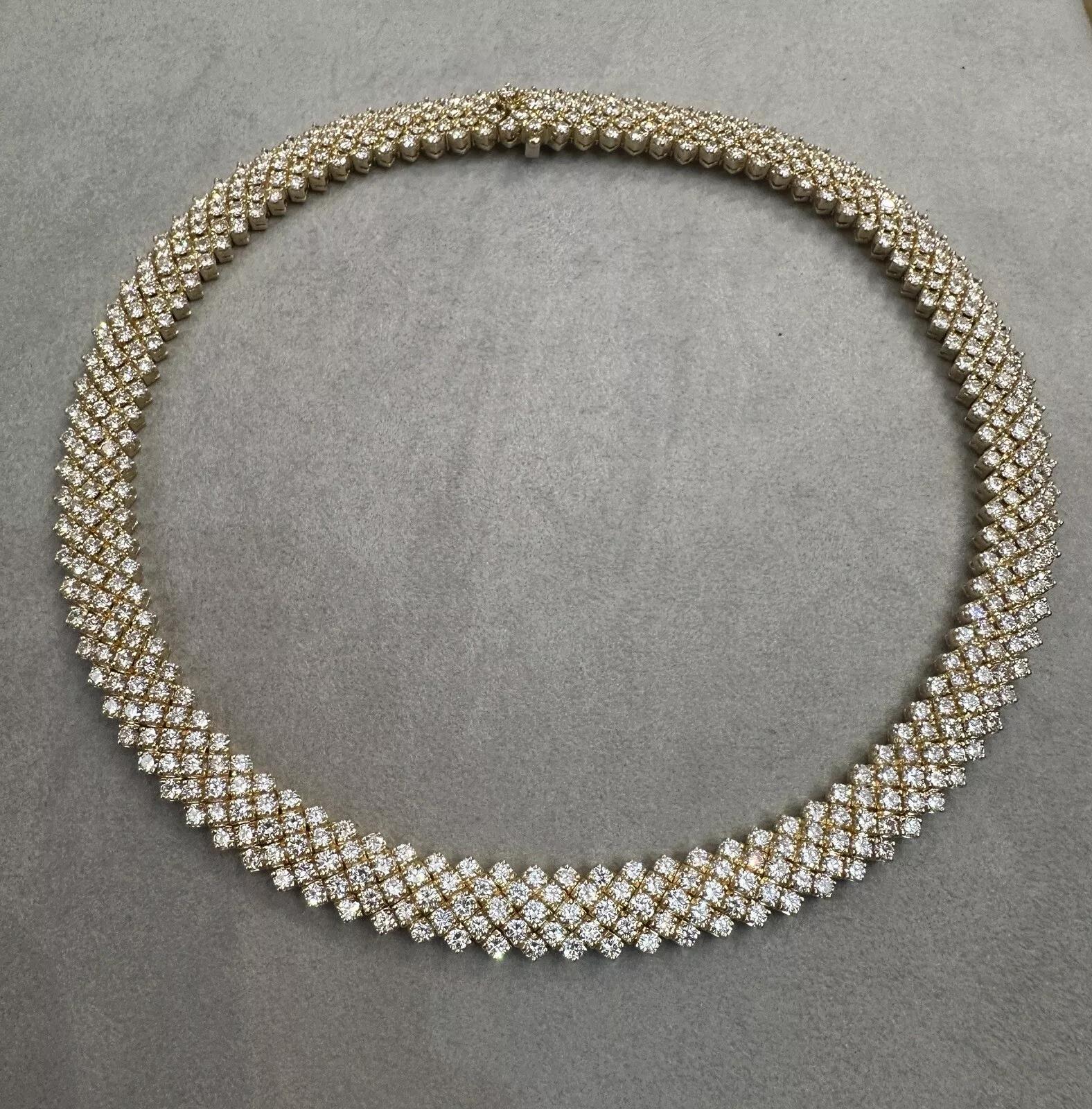 Collana a 5 file di diamanti rotondi con peso totale di 28,17 carati in oro giallo 18k in vendita 2