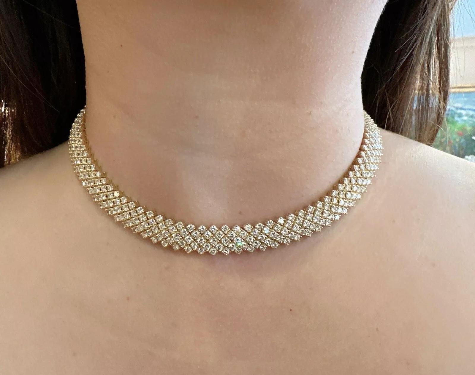 Collana a 5 file di diamanti rotondi con peso totale di 28,17 carati in oro giallo 18k in vendita 3