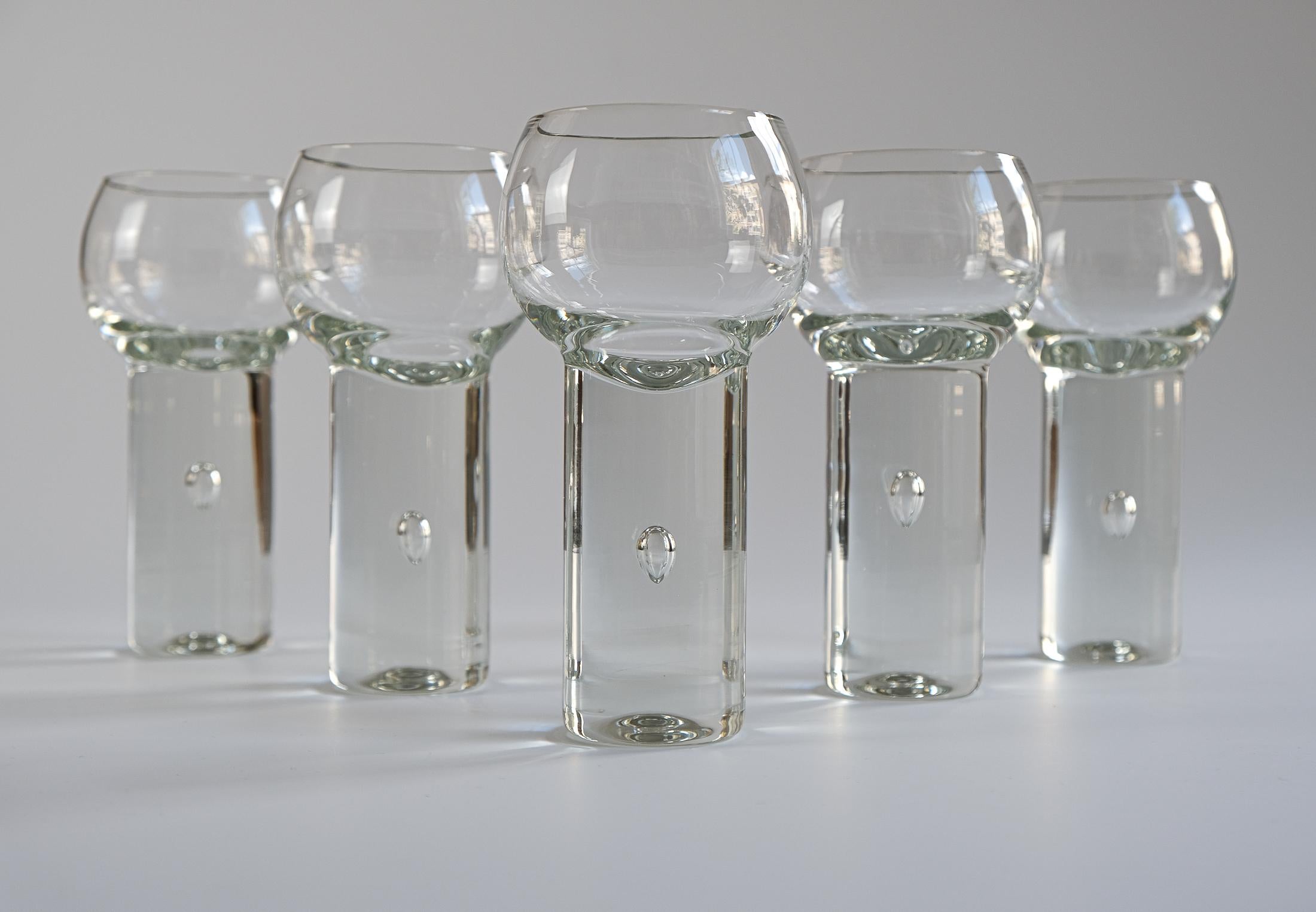 italien 5 verres à vin en cristal toscan du milieu du siècle dessinés par Sergio Asti, Italie, C.C. en vente