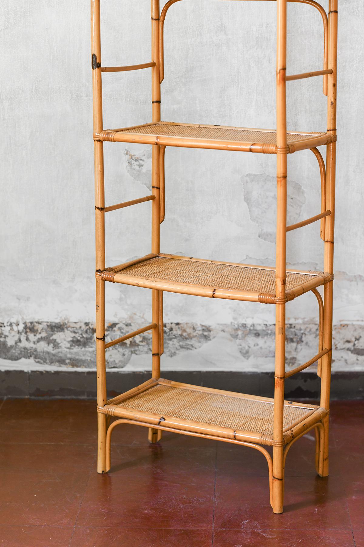 5-Shelf bamboo bookcase, 1980 In Good Condition For Sale In Roma, RM