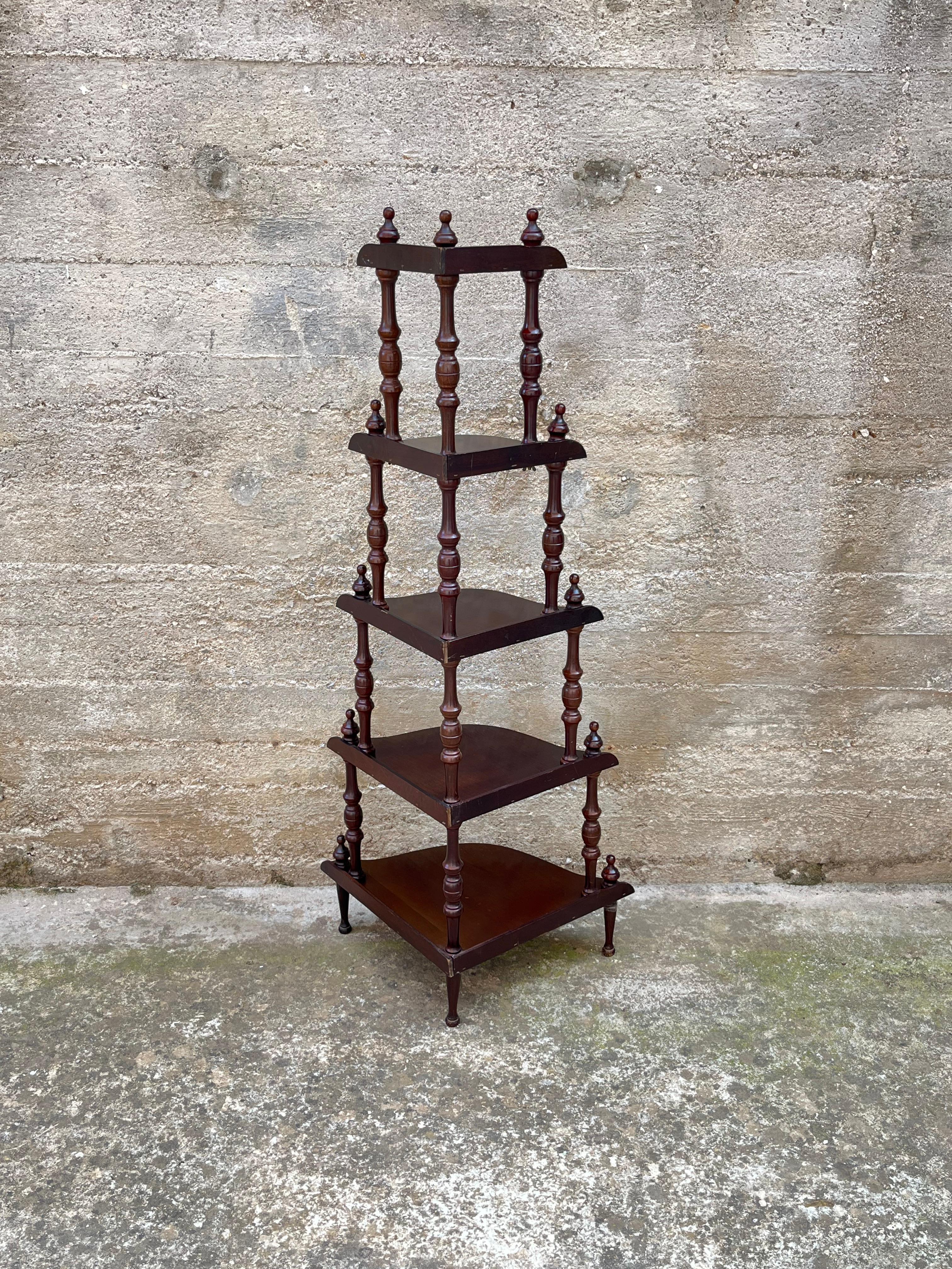 Italian corner cabinet with 5 shelves, 1980s
Intact and in good condition. Height 131 cm, sides 40 cm.
It will be shipped disassembled because it can be assembled very easily.